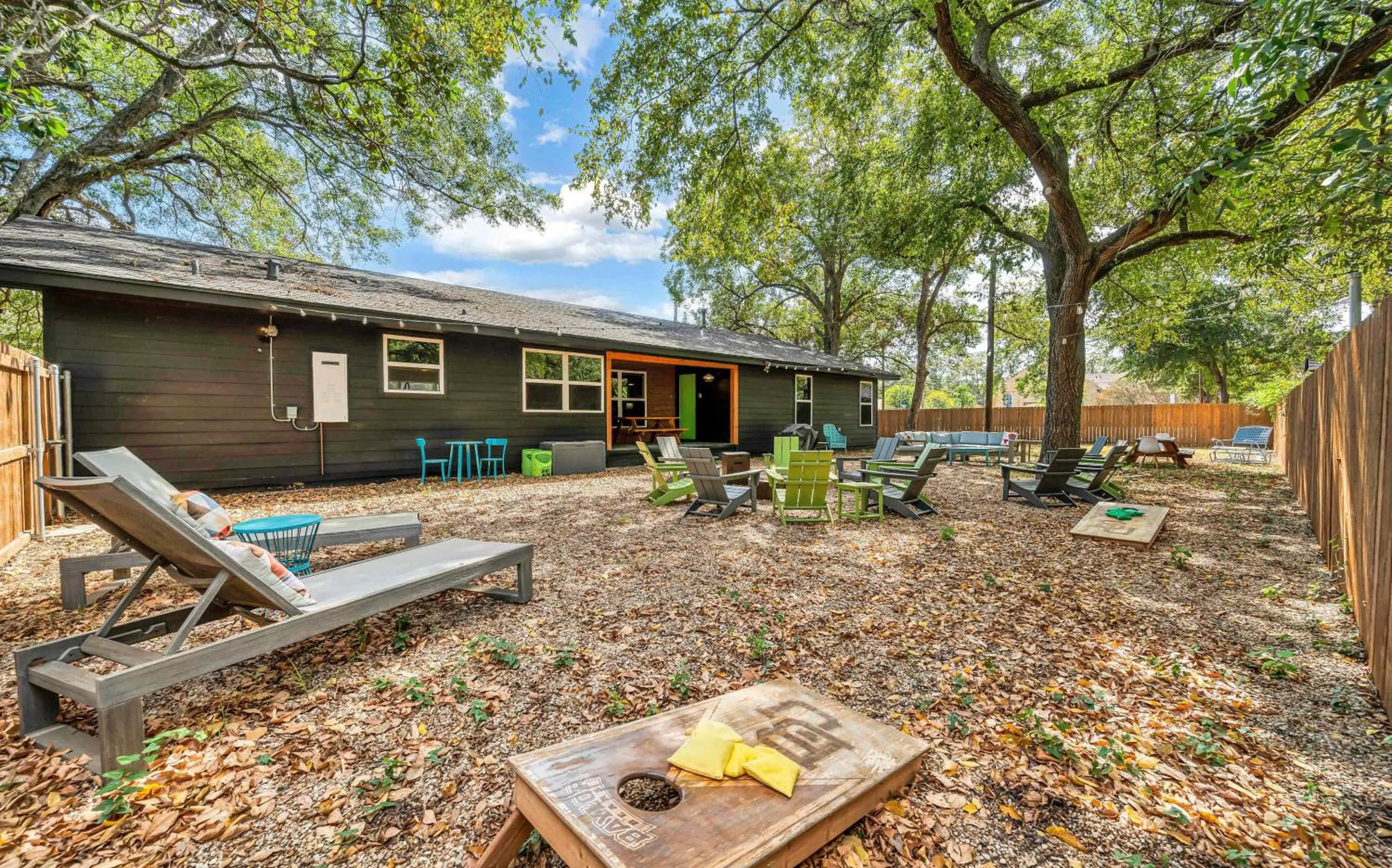 New-The Mod Poppy Large home 10 minutes from it all