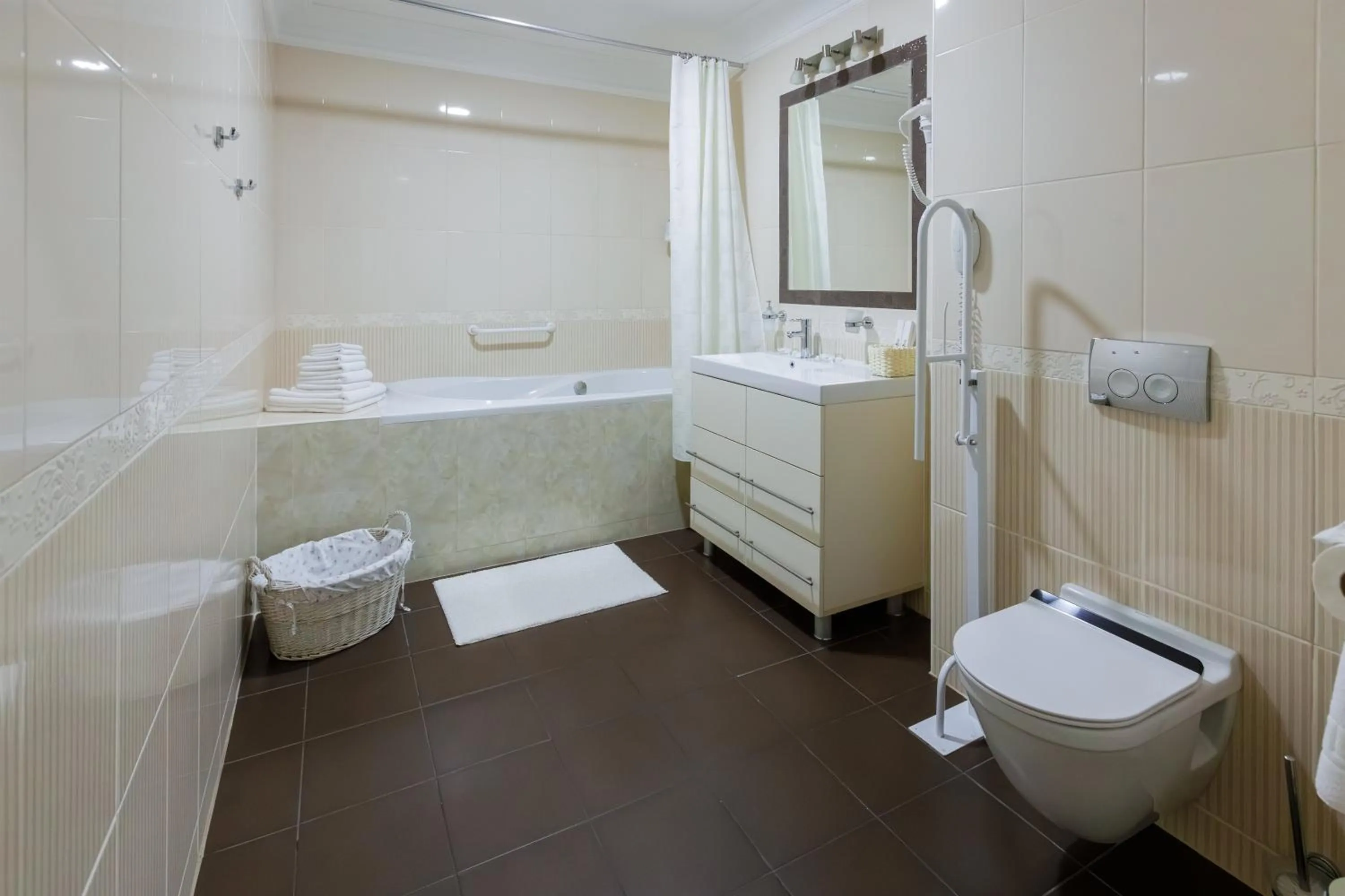 Boutique Spa Casino Hotel Lybid Plaza