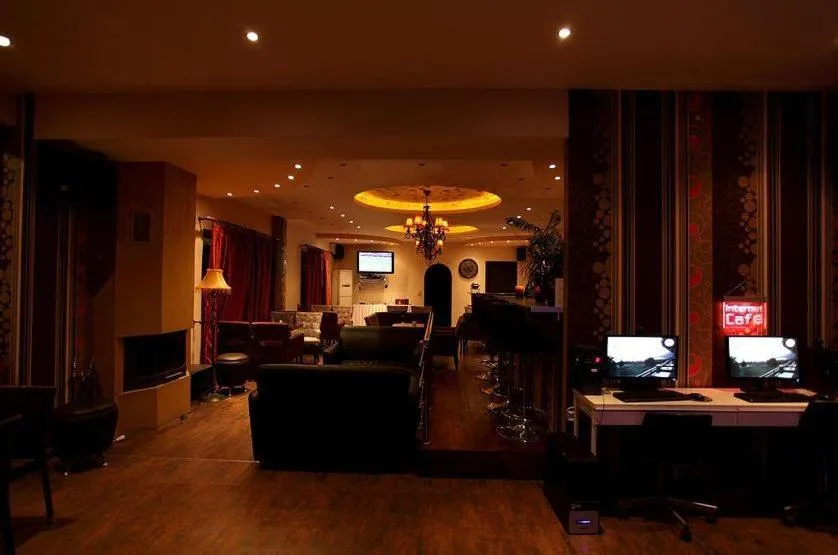 Lounge or bar in Pantheon Hotel & Suites