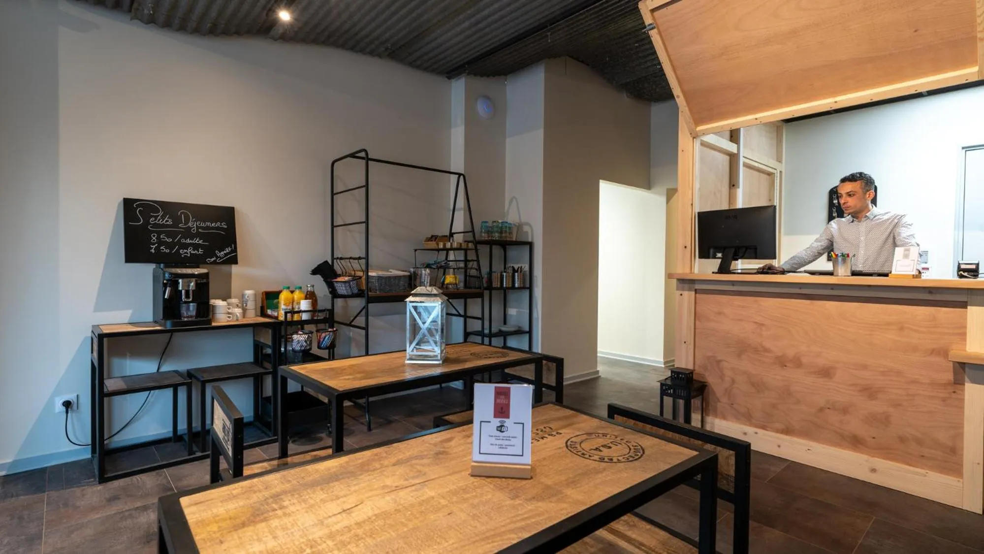 Breakfast in Hôtel Des Docks