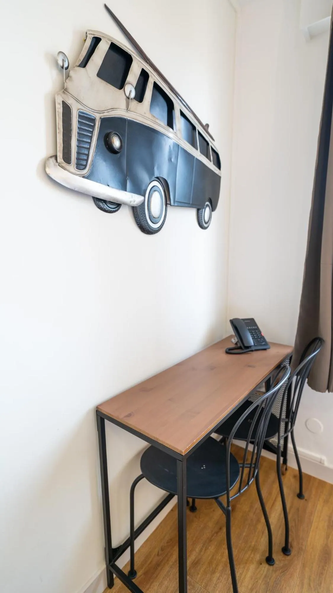 hair dresser in Hôtel Des Docks