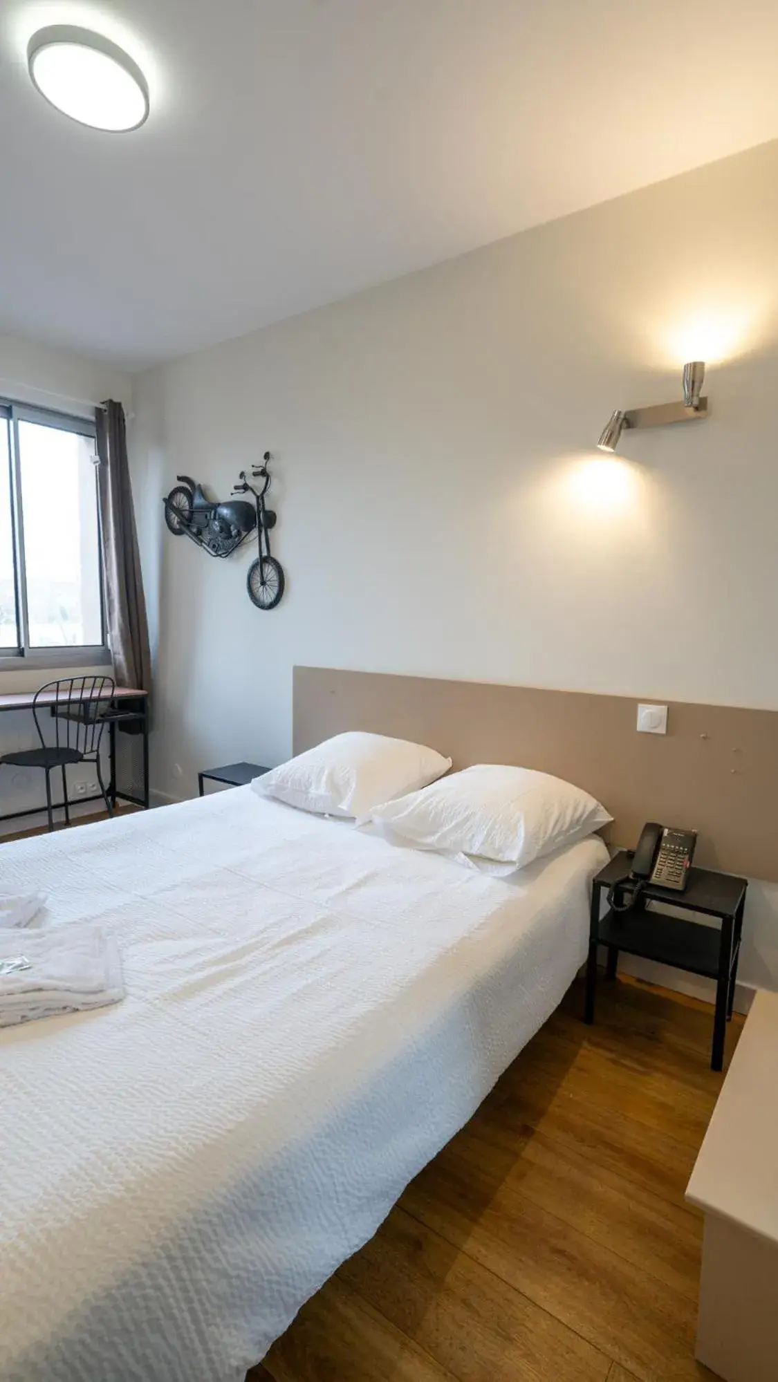 Double Room - single occupancy in Hôtel Des Docks Double Room - single occupancy in Hôtel Des Docks