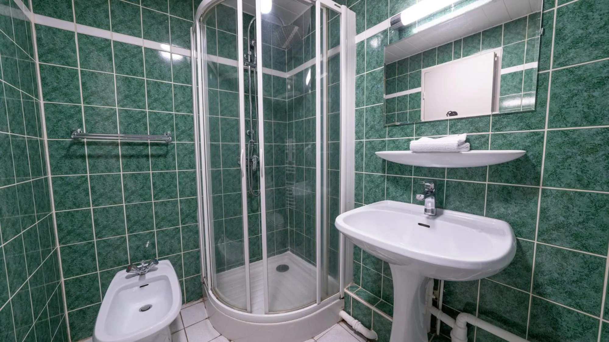 Bathroom in Hôtel Des Docks