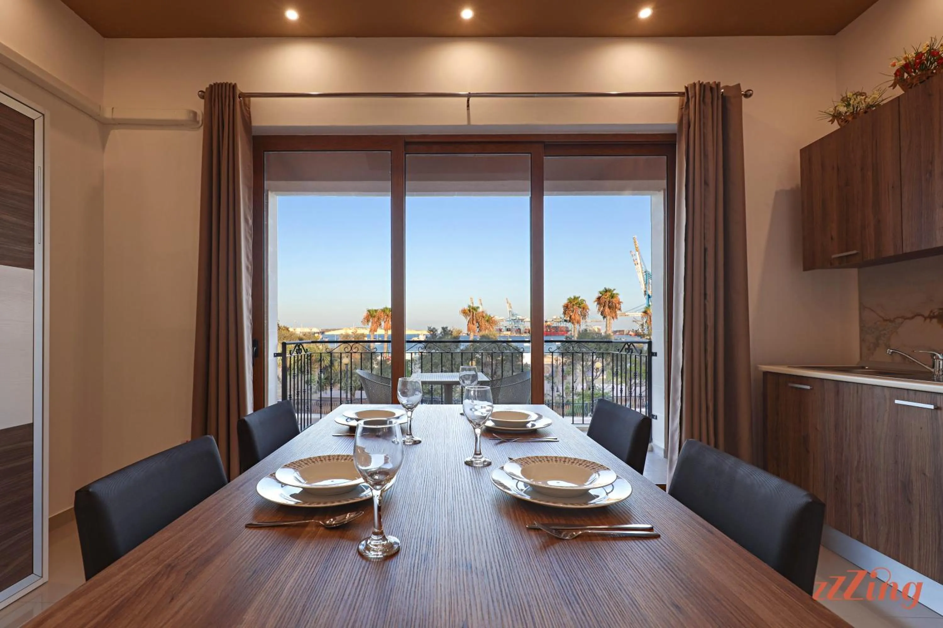 Gem Beachfront Apt with Amazing Bay and Sea Views