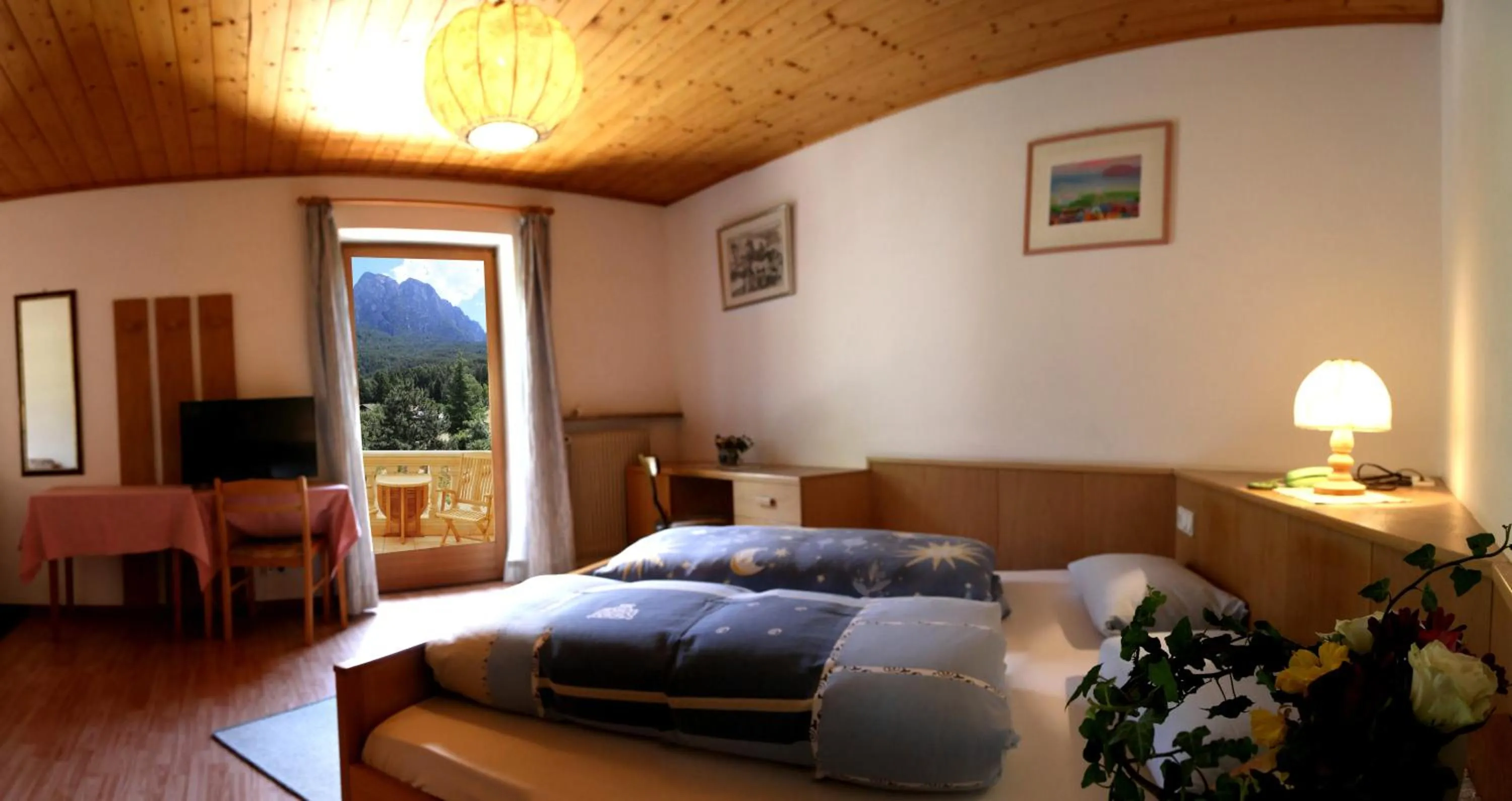 Property building, Bed in Gasthof zum Schlern