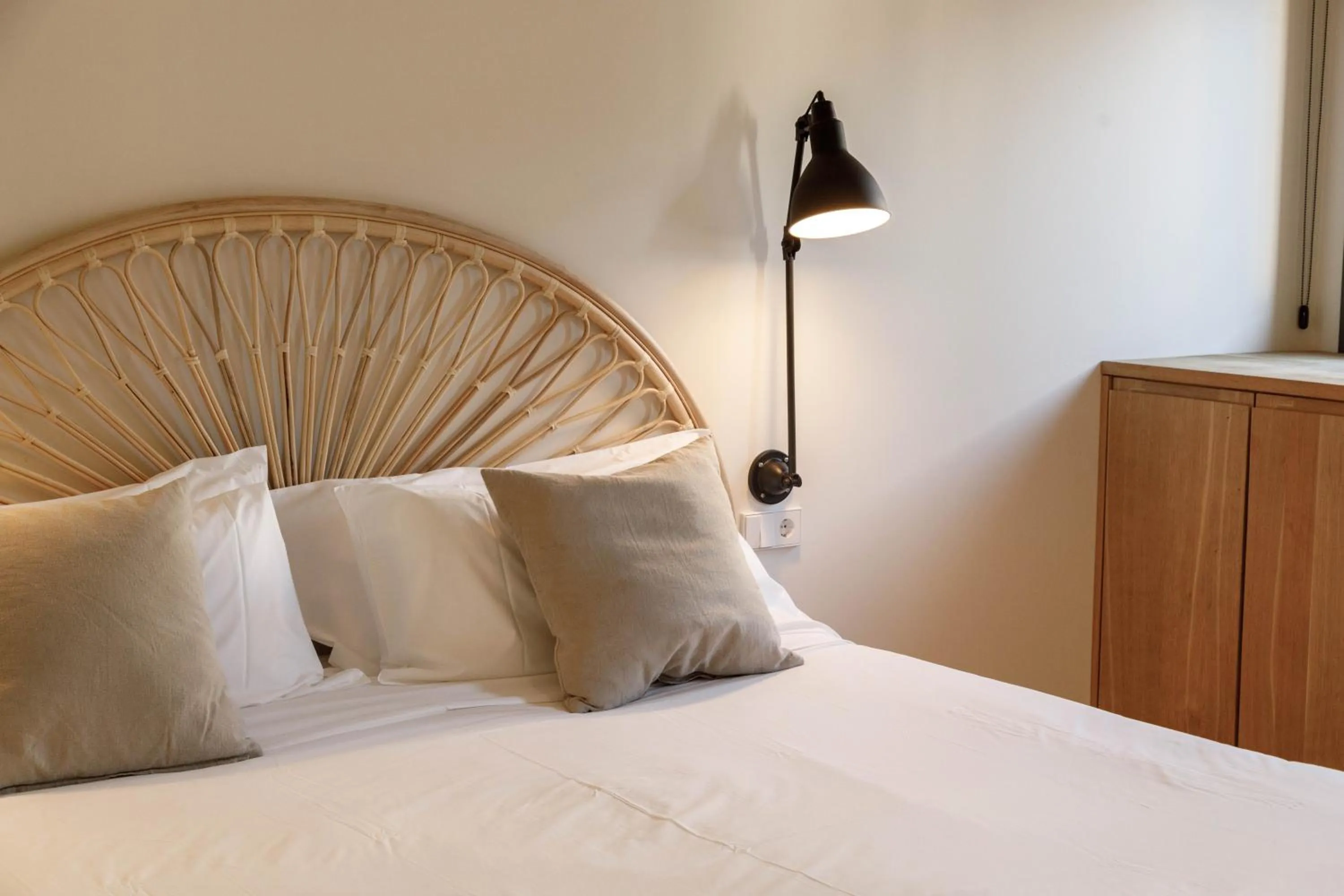 Bedroom, Bed in La Comuna by Bon Dia Residences