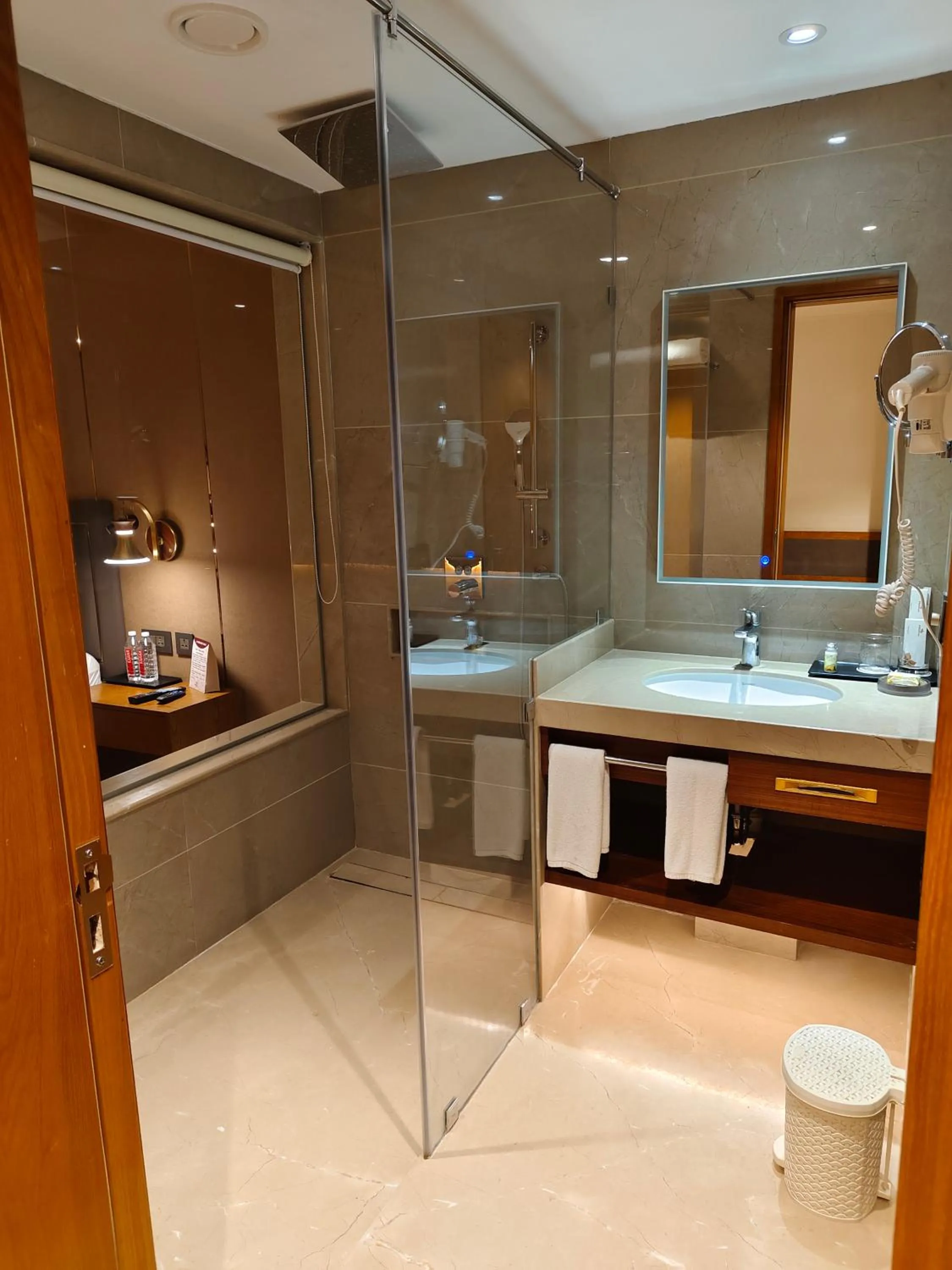 Bath in Pride Hotel Udaipur