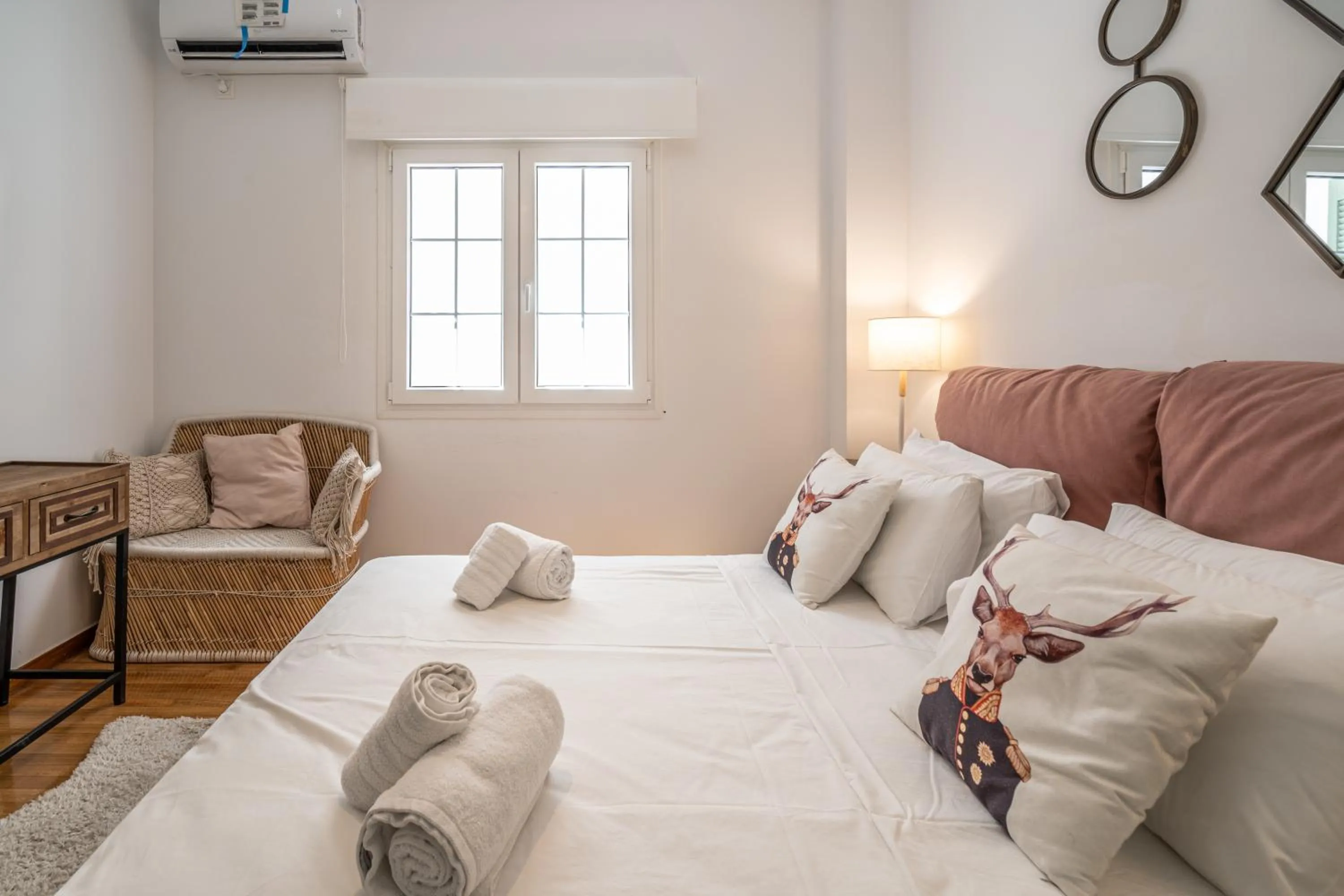 Photo of the whole room, Bed in Athens Gift, only 300m from Acropolis Museum