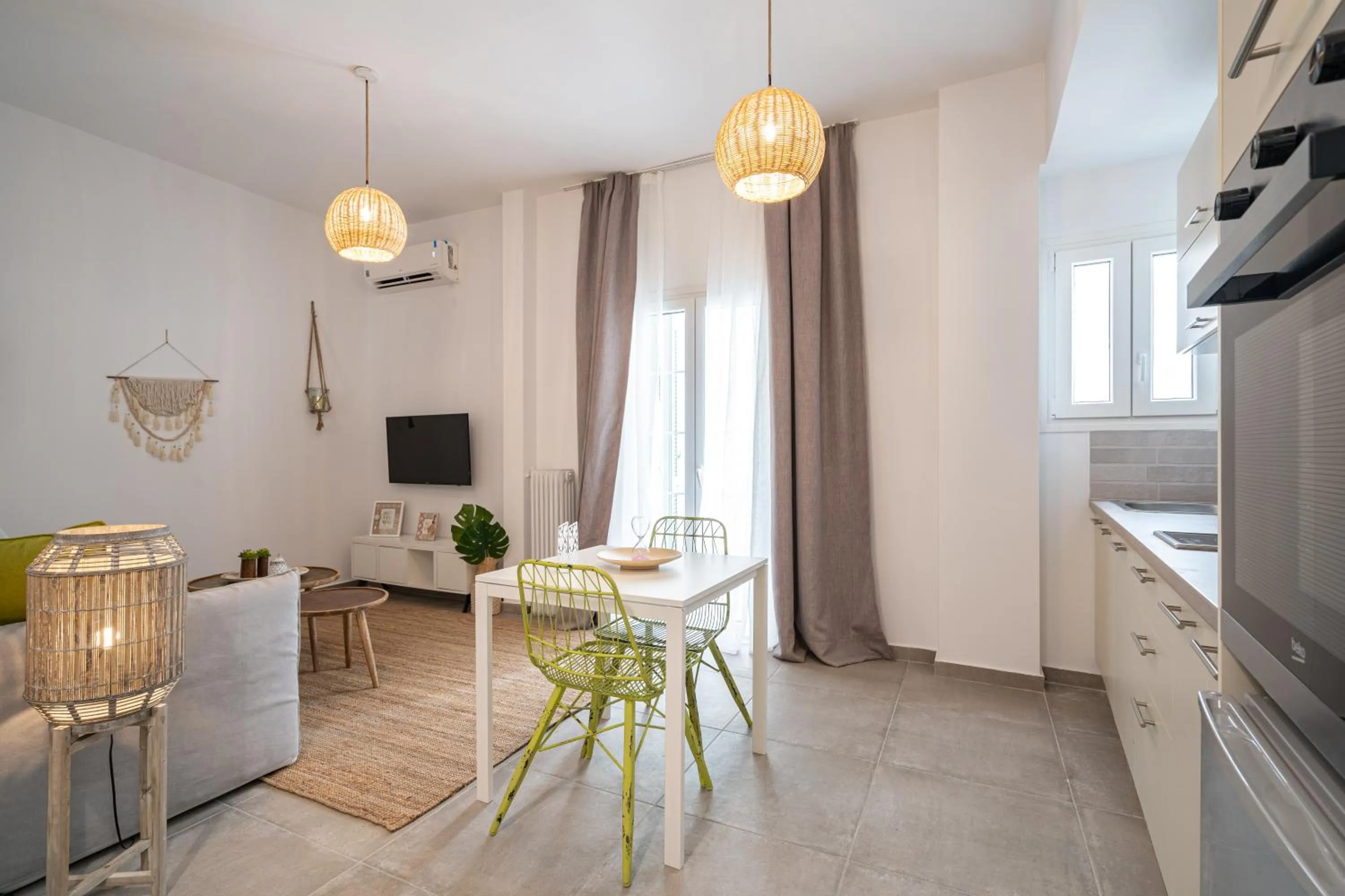 Communal lounge/ TV room in Athens Gift, only 300m from Acropolis Museum