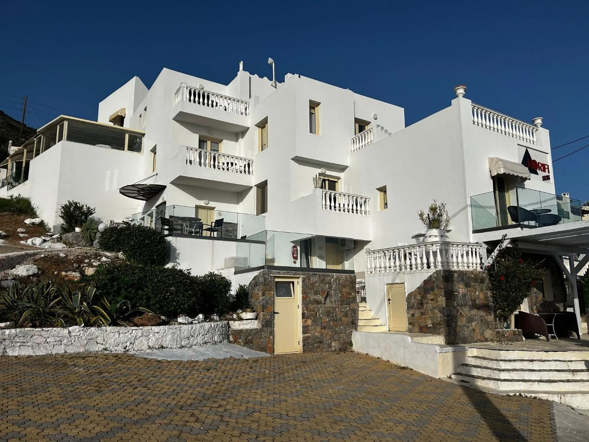 Entire Villa full View 3 bedrooms 3 bathrooms 3 kitchens