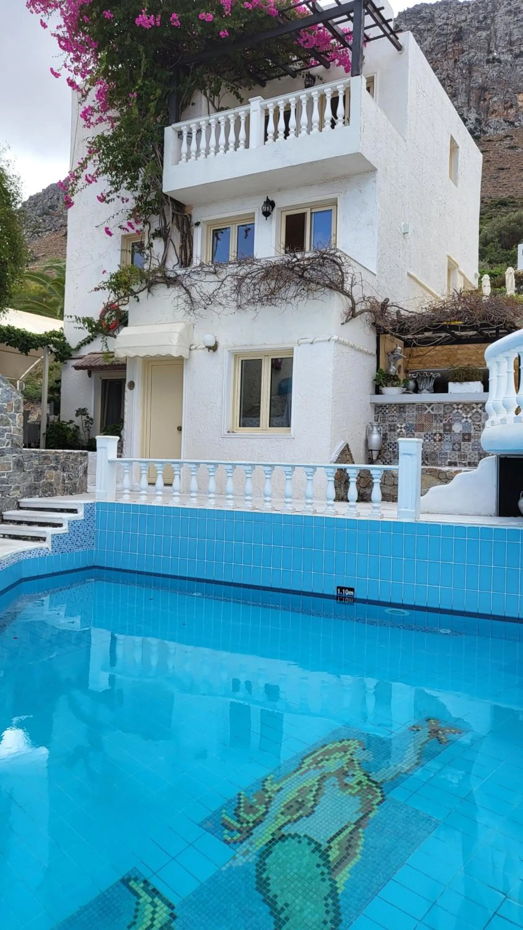 Entire Villa full View 3 bedrooms 3 bathrooms 3 kitchens