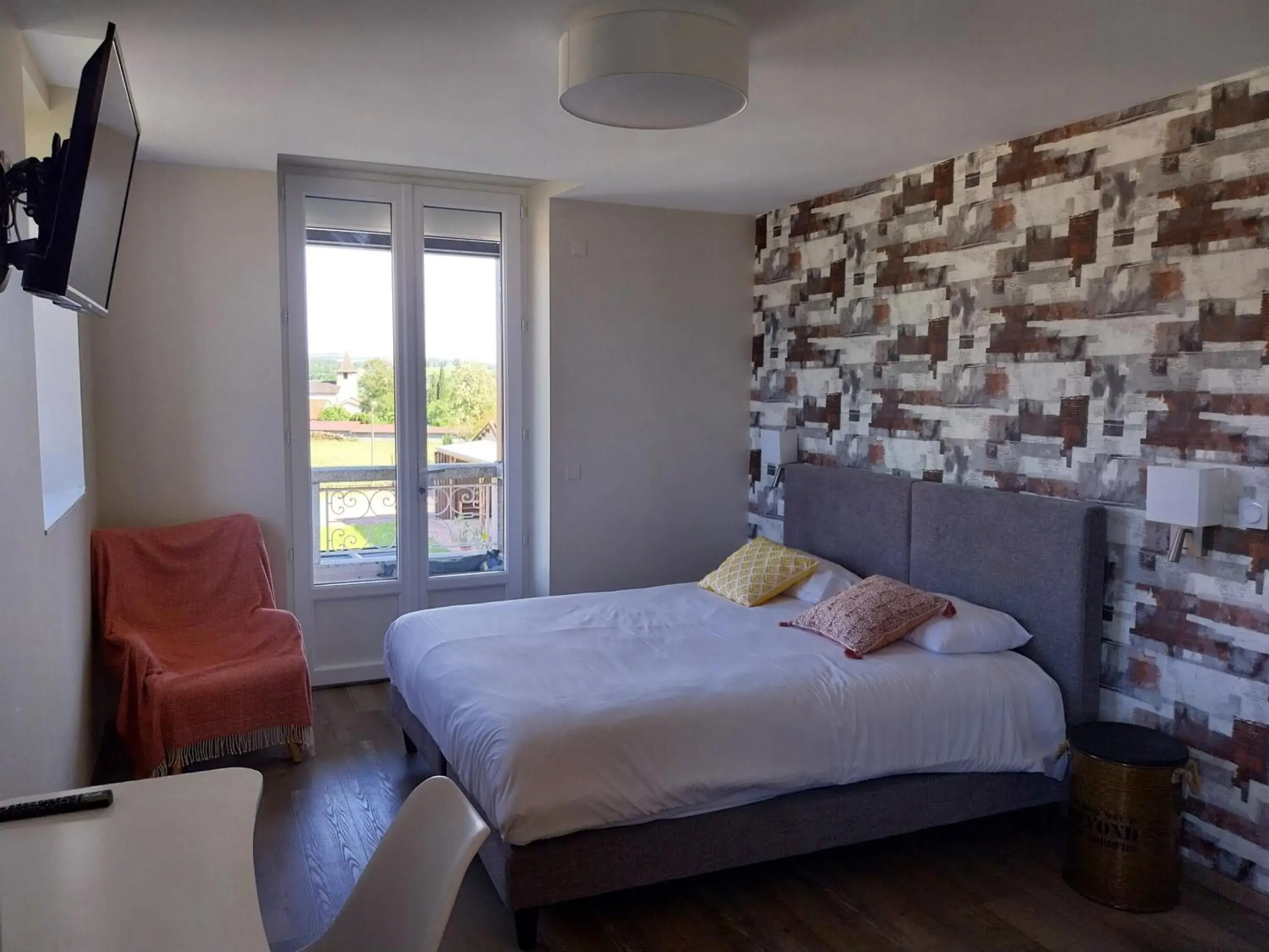 Double Room with Garden View in Logis Hôtel Restaurant Cruzel Double Room with Garden View in Logis Hôtel Restaurant Cruzel