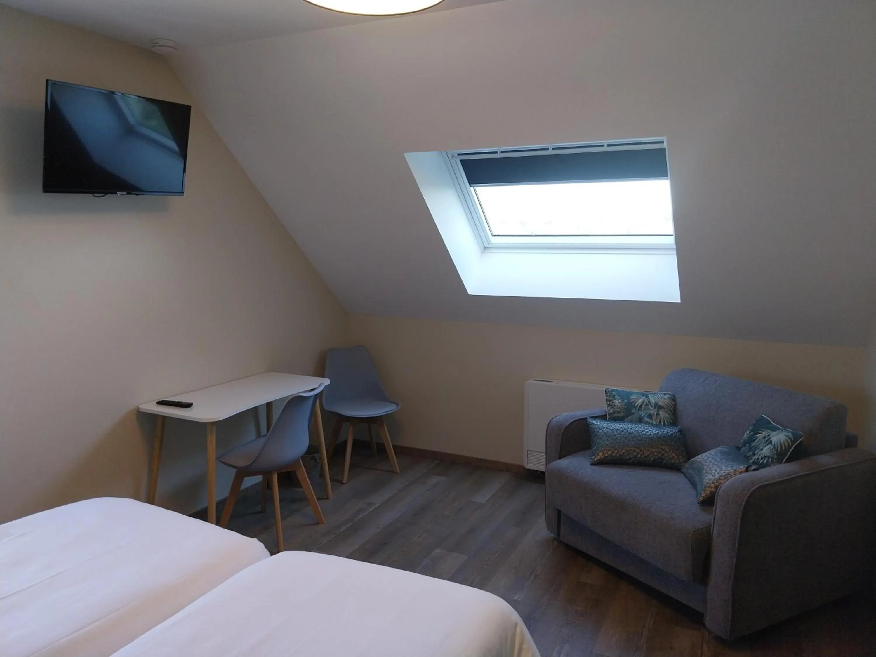 Bed in Logis Hôtel Restaurant Cruzel