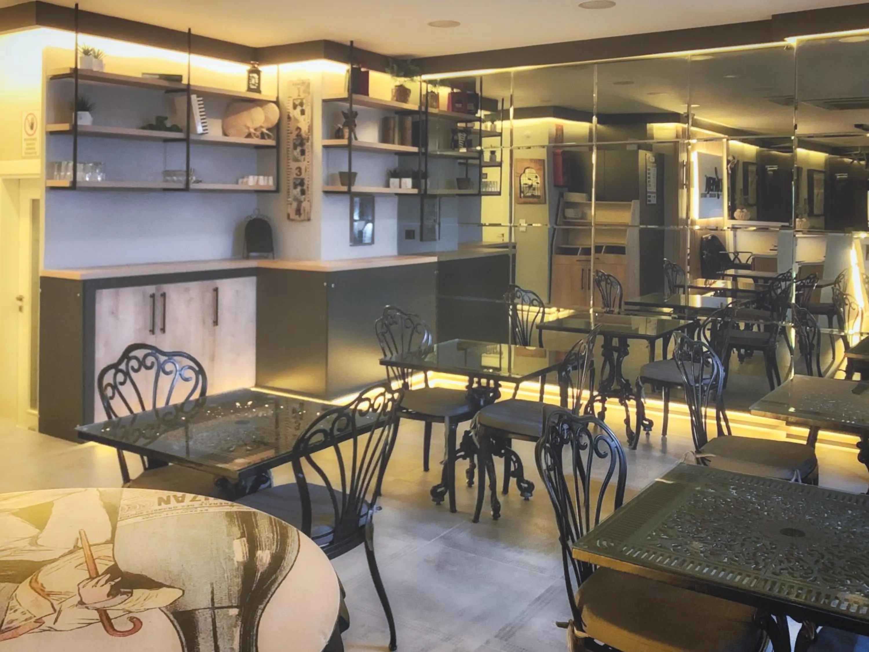 Lounge or bar in L'opera Deluxe Hotel