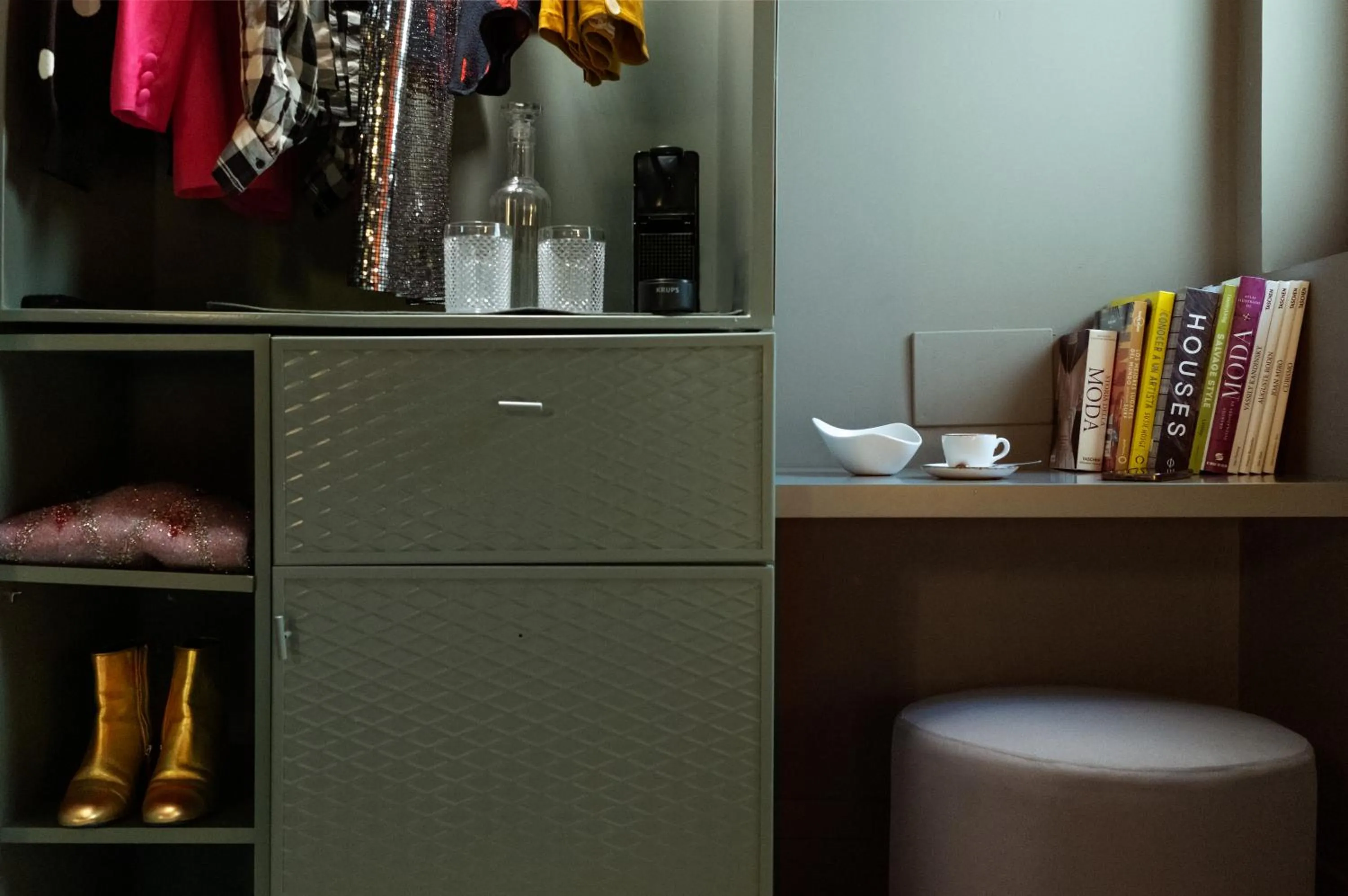 wardrobe in Chic & Basic dot