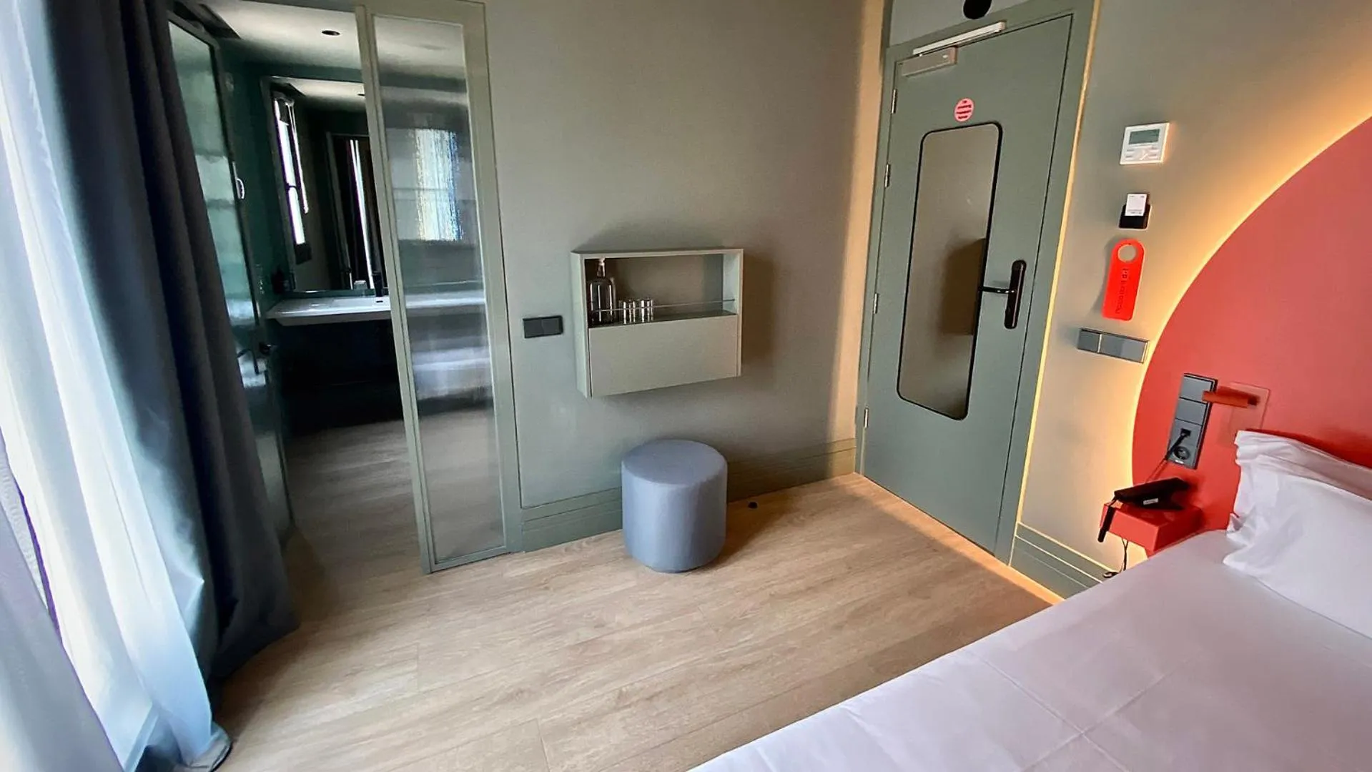 Bedroom, Bed in Chic & Basic dot