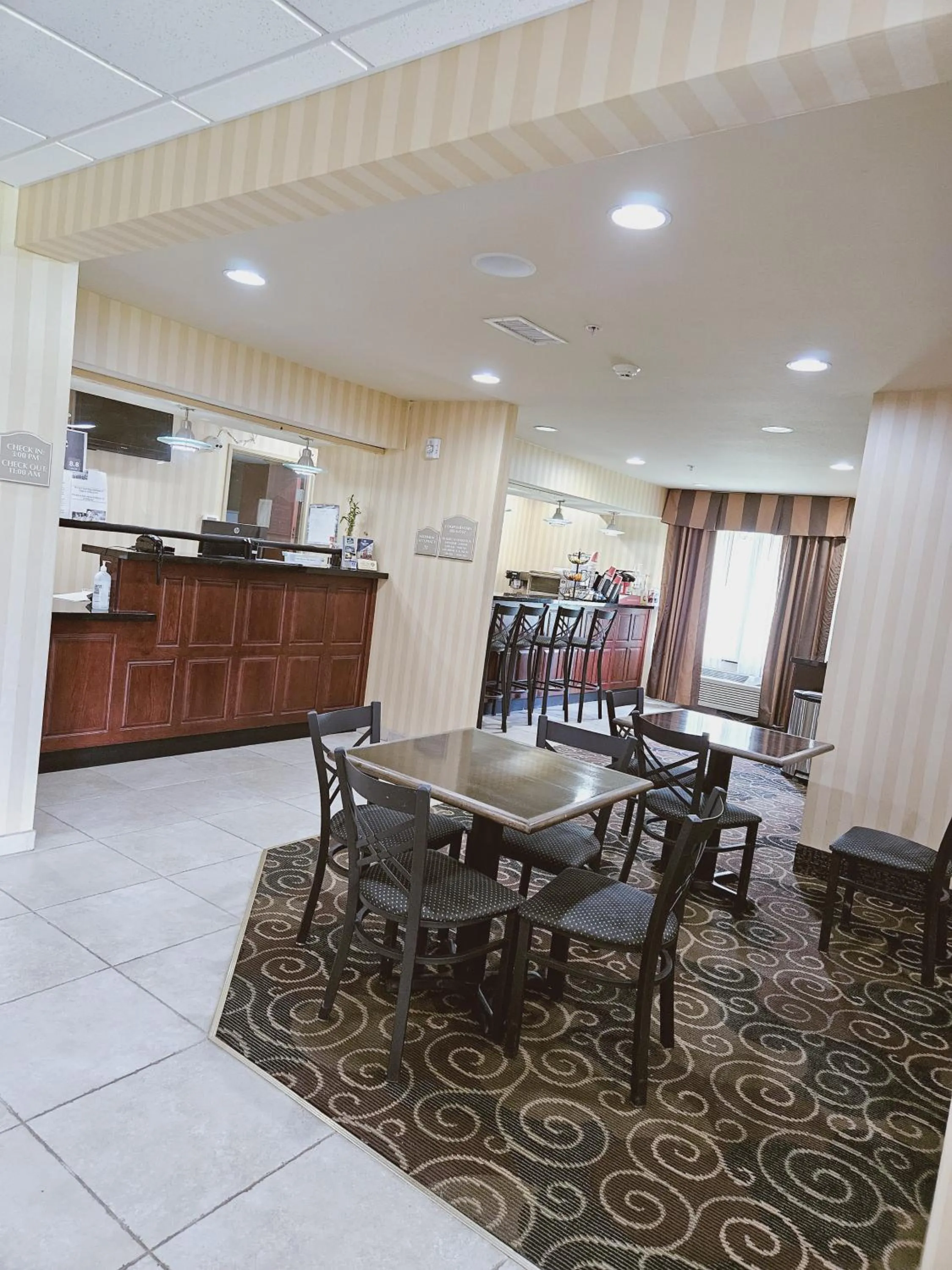Lobby or reception in Cobblestone Inn & Suites - Bloomfield