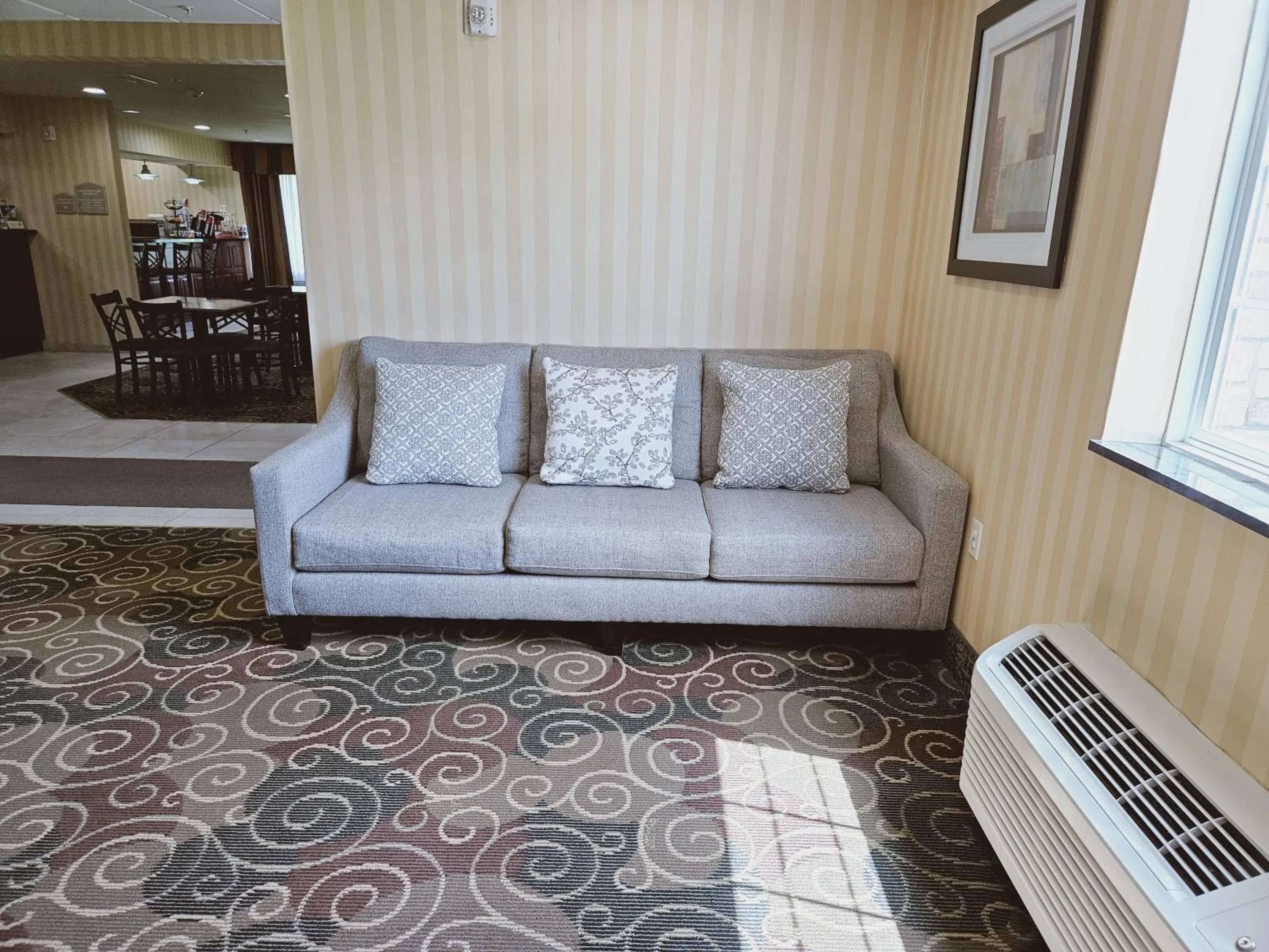 Seating area in Cobblestone Inn & Suites - Bloomfield