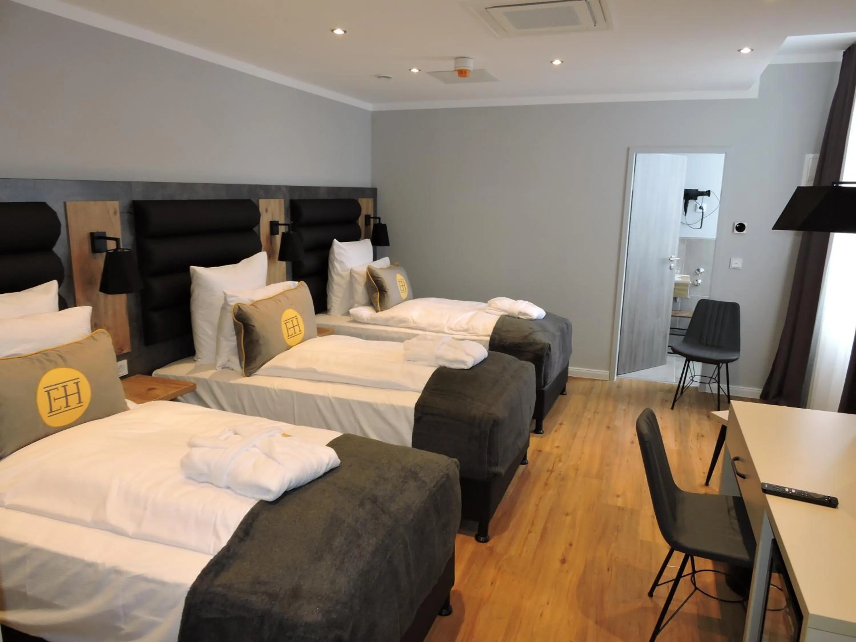 Bed in DORMERO Hotel Bremen