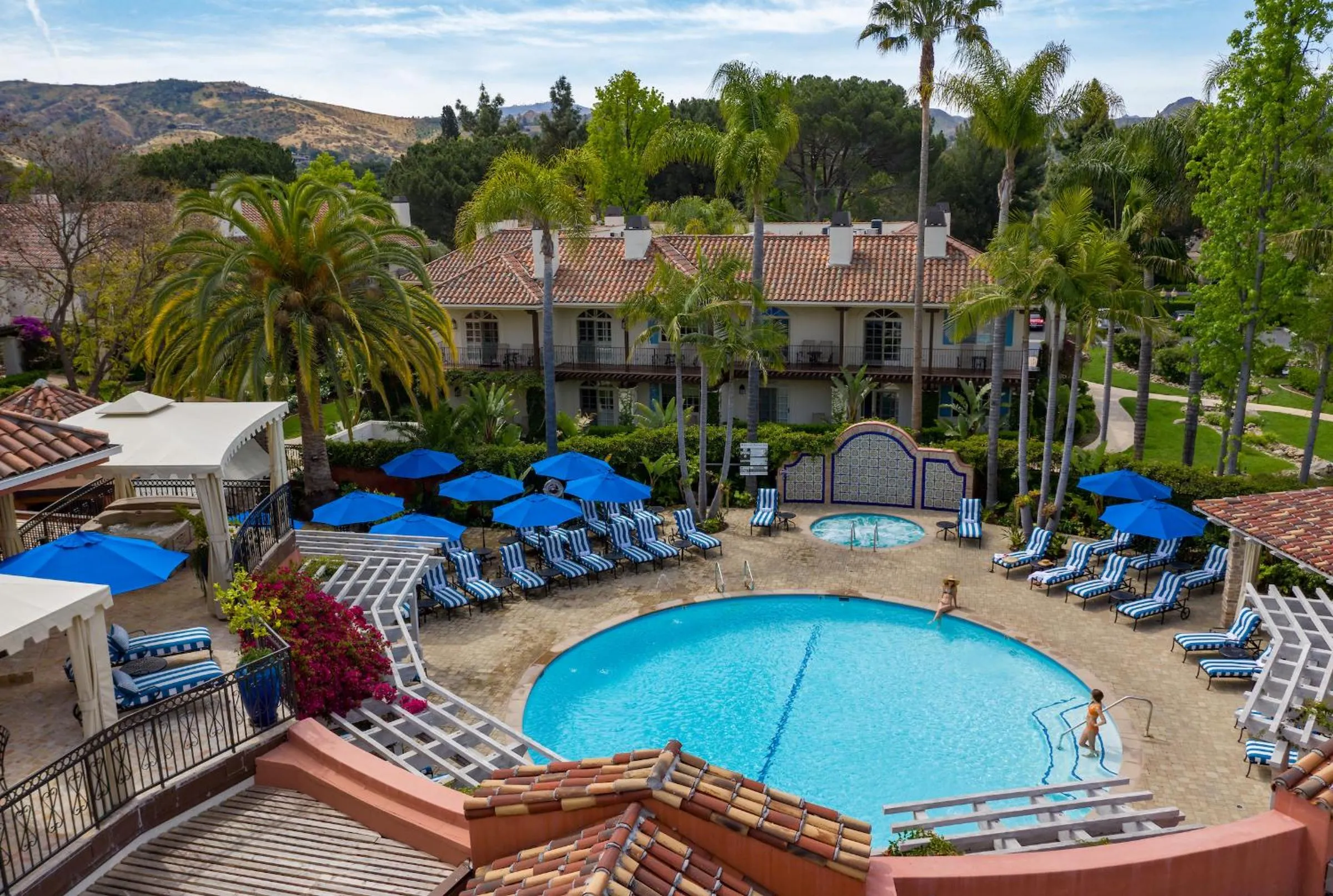 Swimming pool in Westlake Village Inn