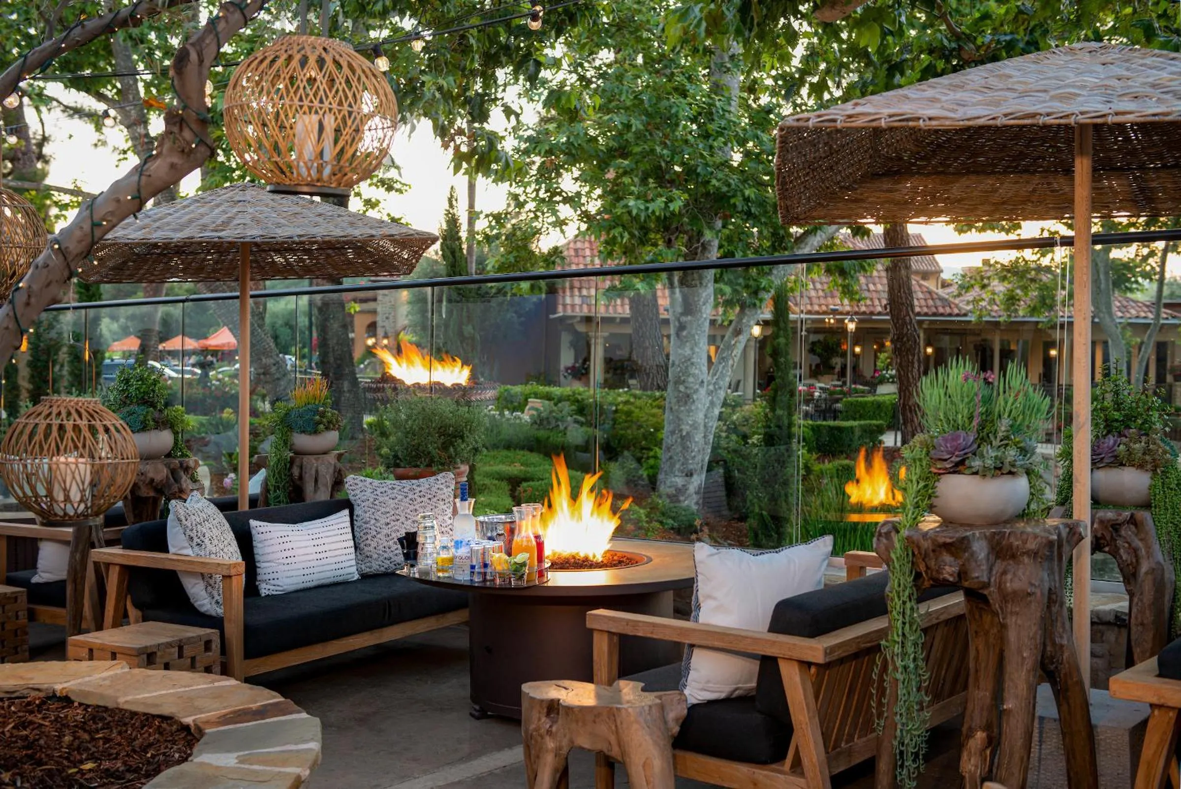 Nightclub / DJ in Westlake Village Inn