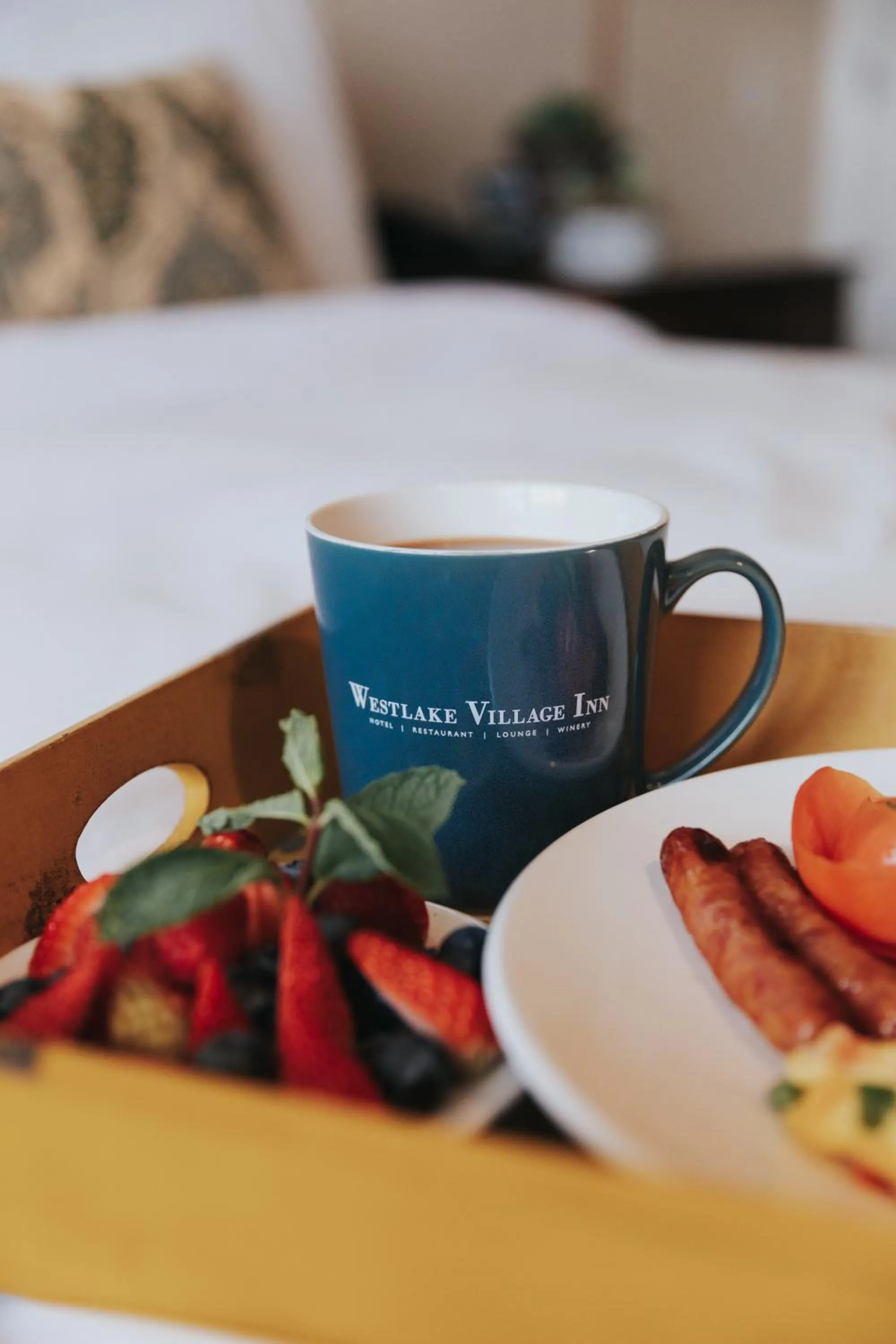 Coffee/tea facilities, Bed in Westlake Village Inn