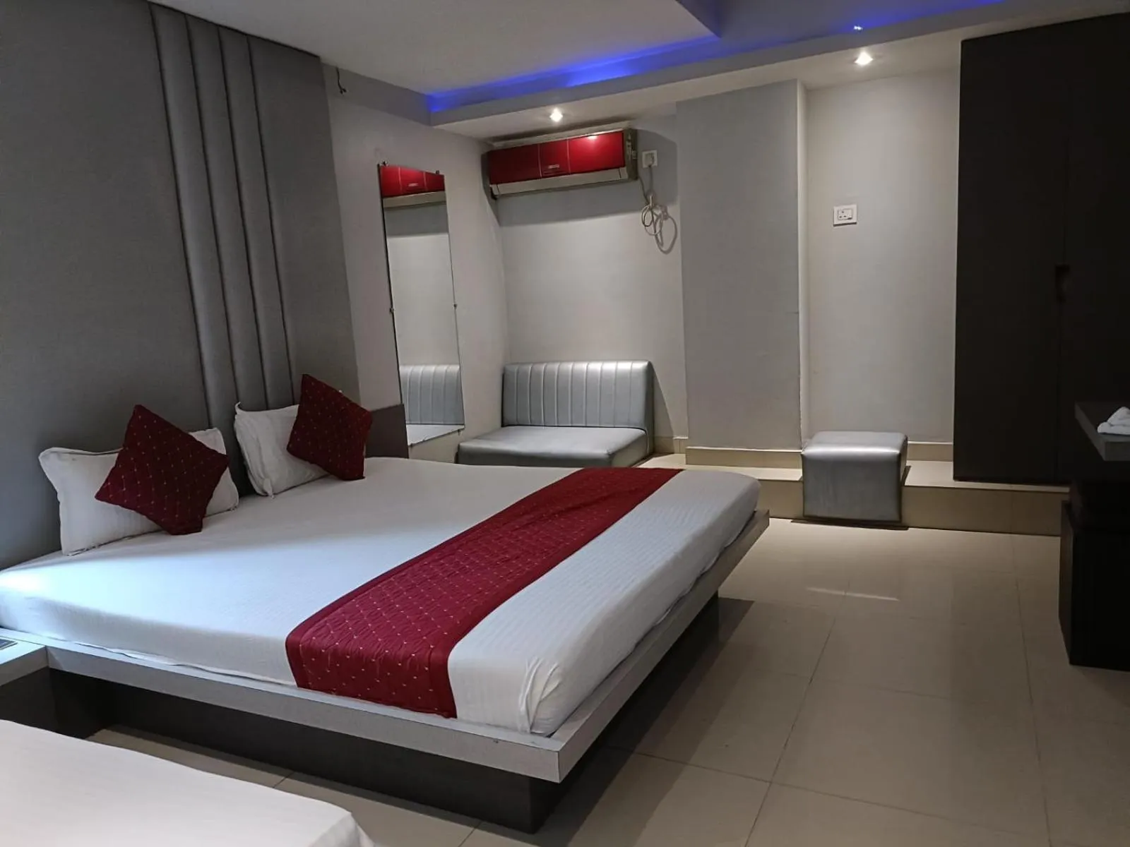 Bedroom, Bed in Divine View