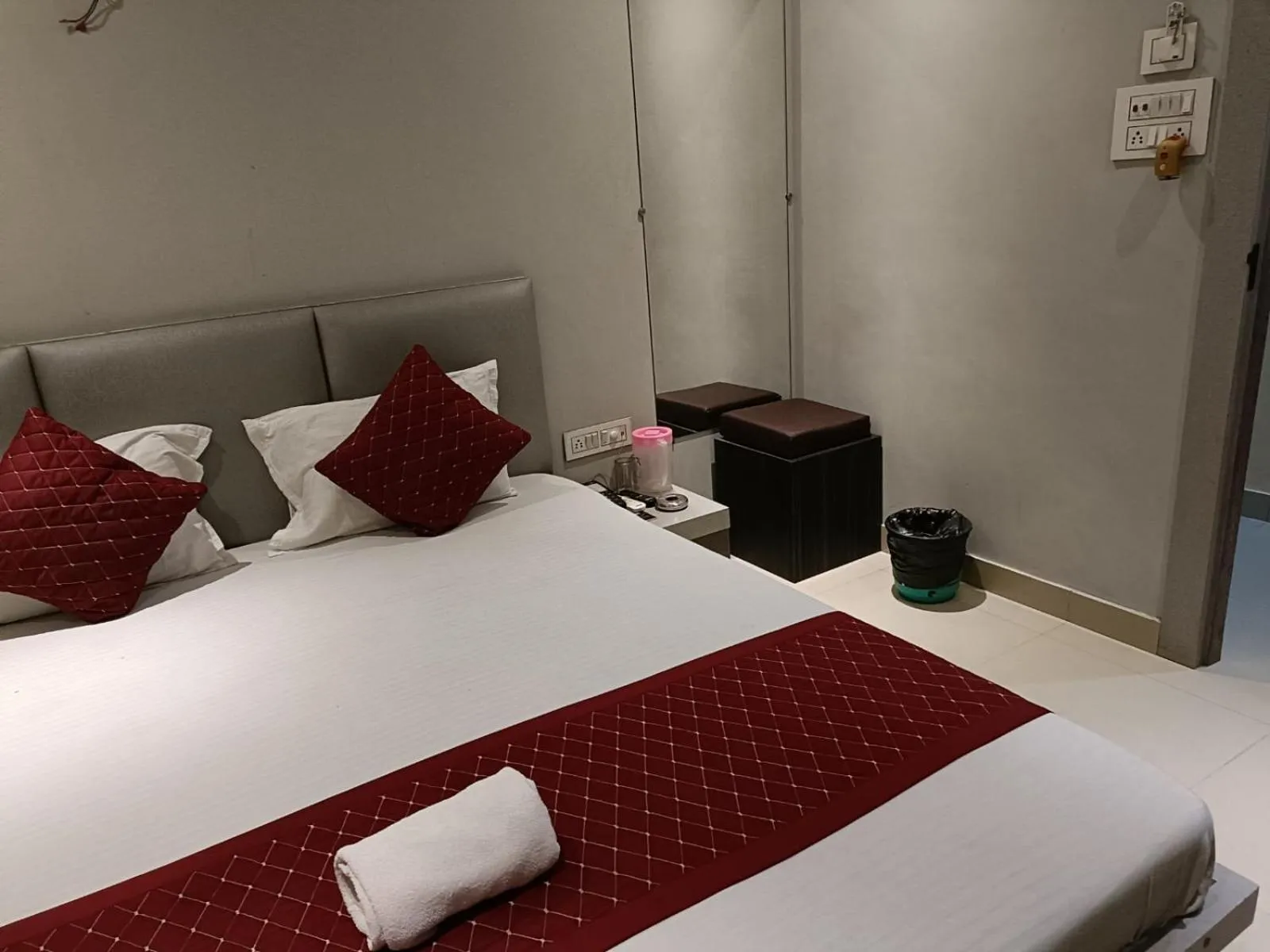 Bedroom, Bed in Divine View