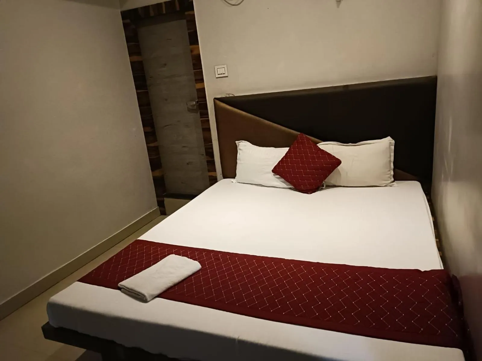 Bedroom, Bed in Divine View