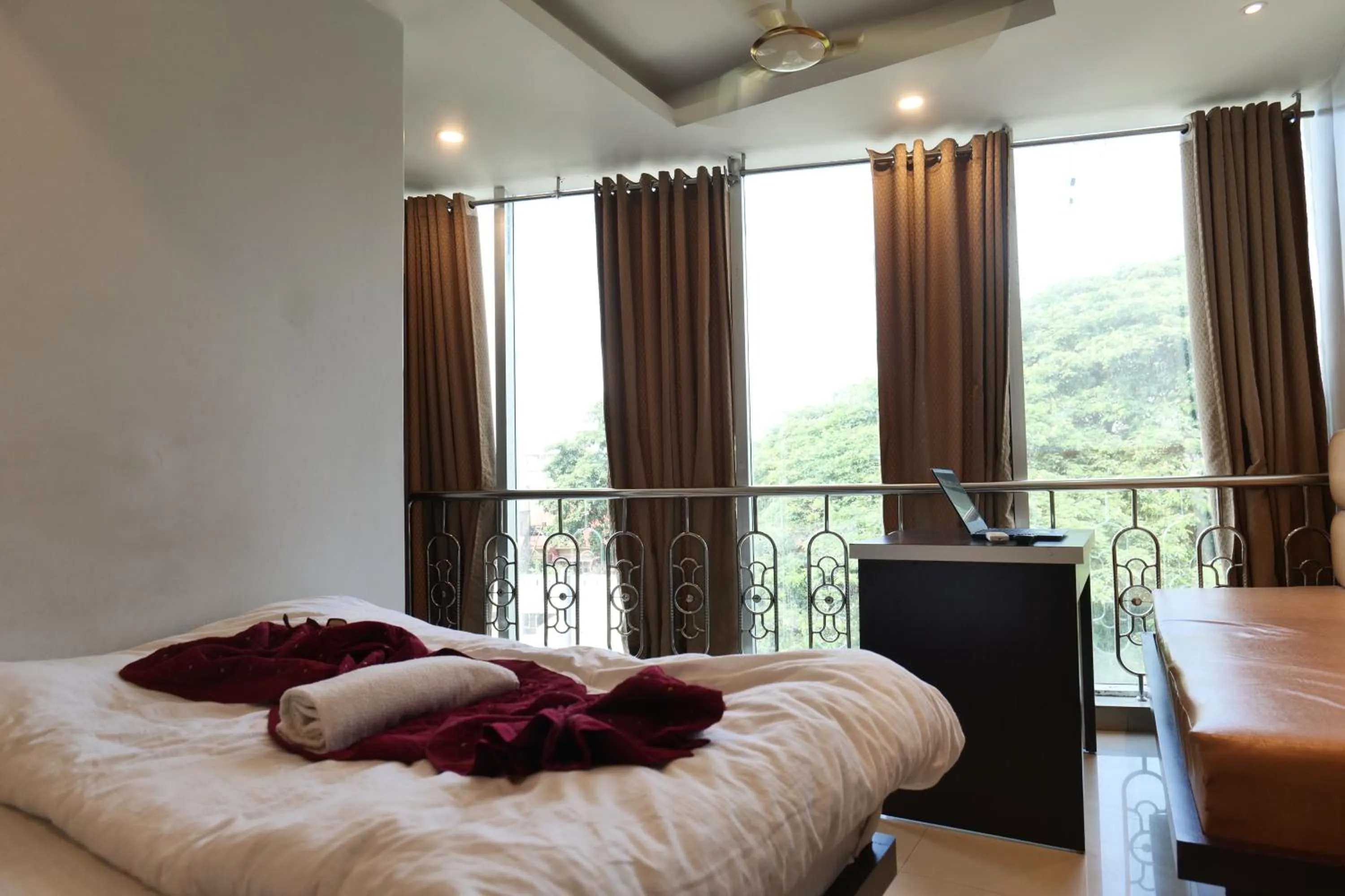 Bedroom, Bed in Divine View