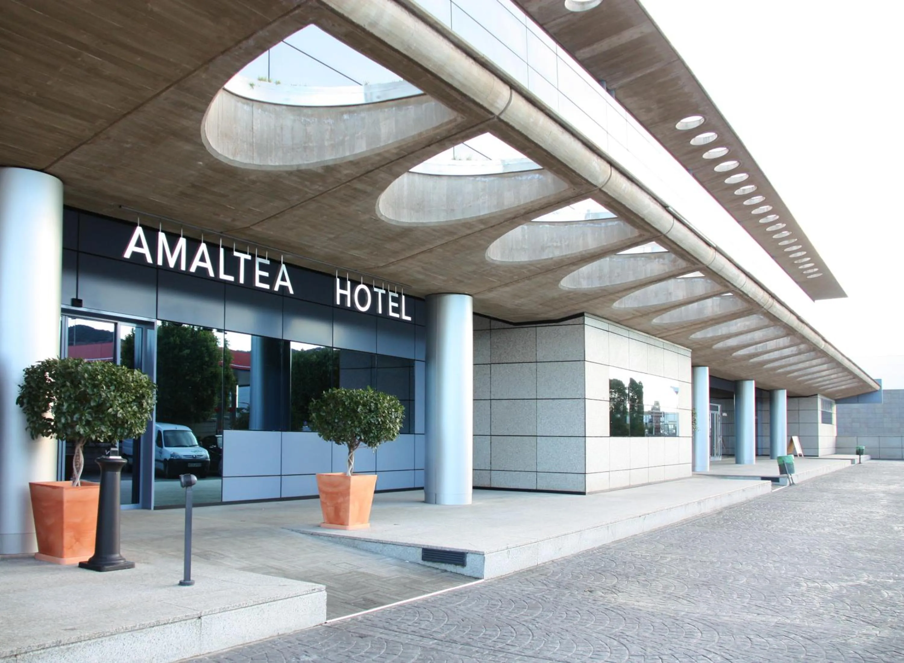 Facade/entrance in Hotel Amaltea by Executive Sport
