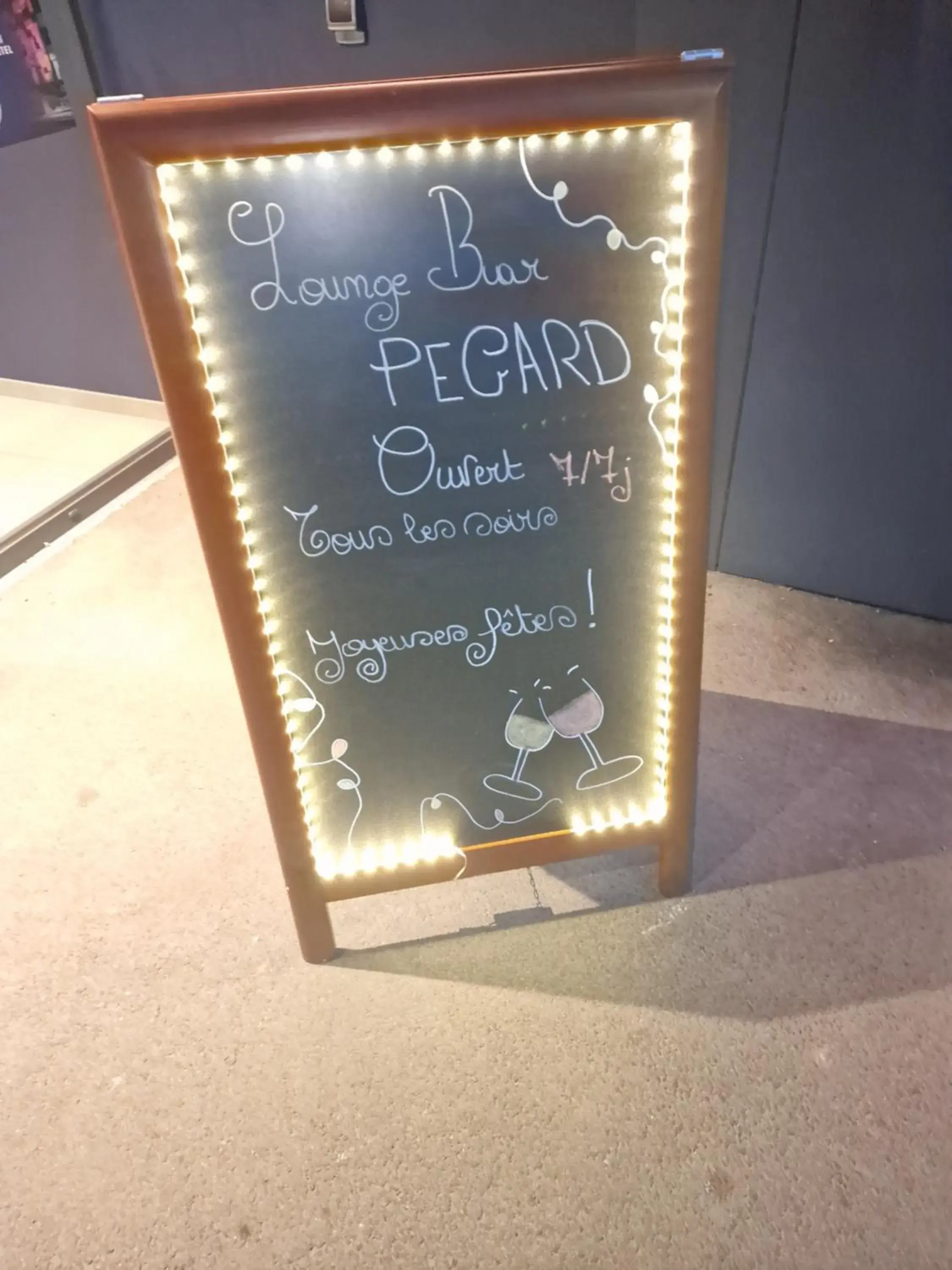 Lounge or bar in Pegard Andenne Centre Lounge or bar in Pegard Andenne Centre