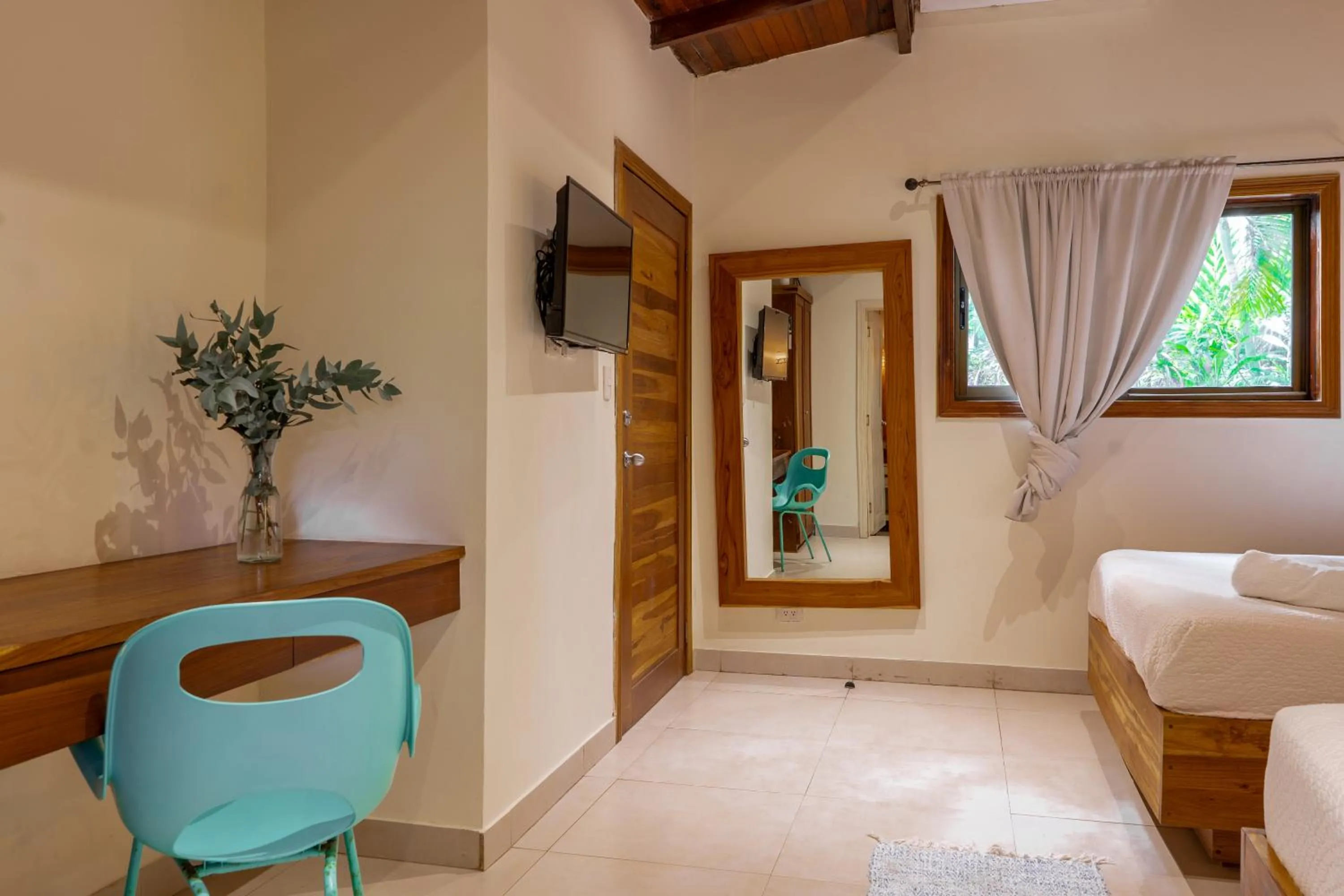 Photo of the whole room, Bed in Banana Beach Bungalows