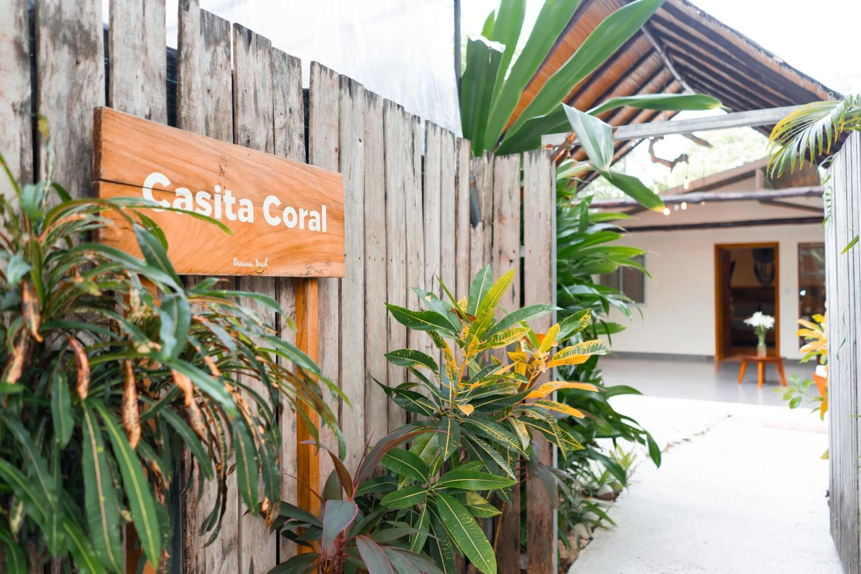 Text overlay in Banana Beach Bungalows