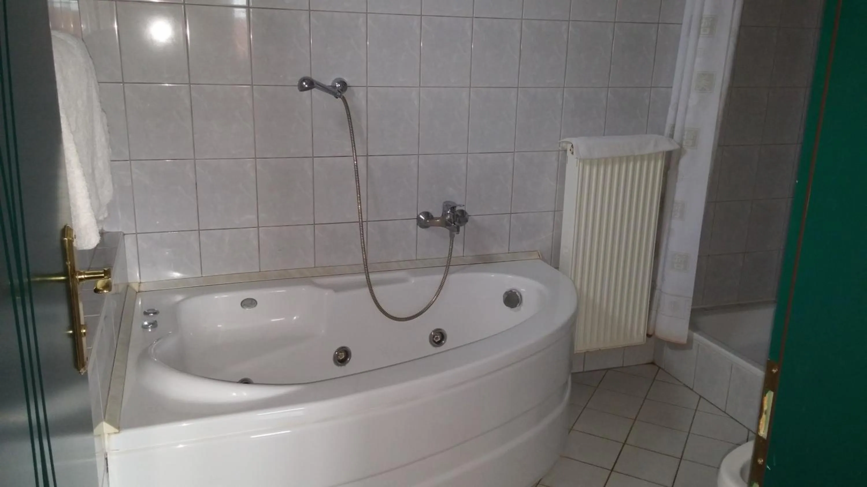 Bathroom in Bacchus Panzió