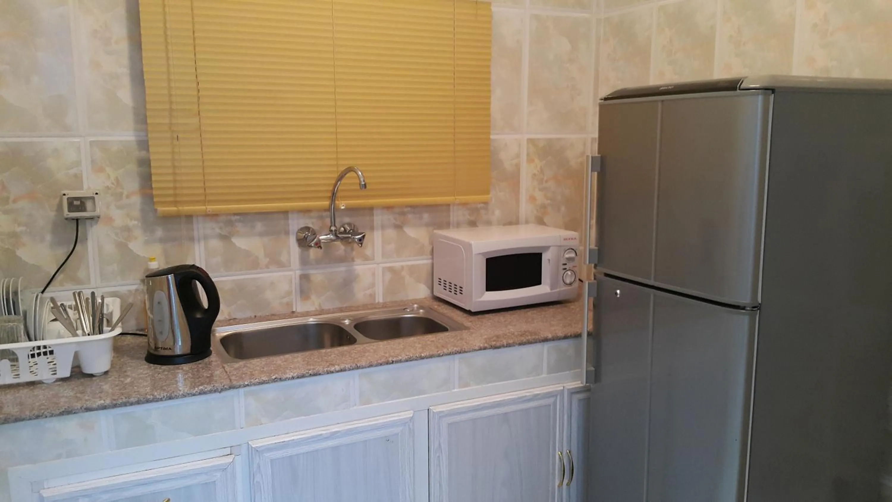 Kitchen or kitchenette in Al Karam Hotel Apartment