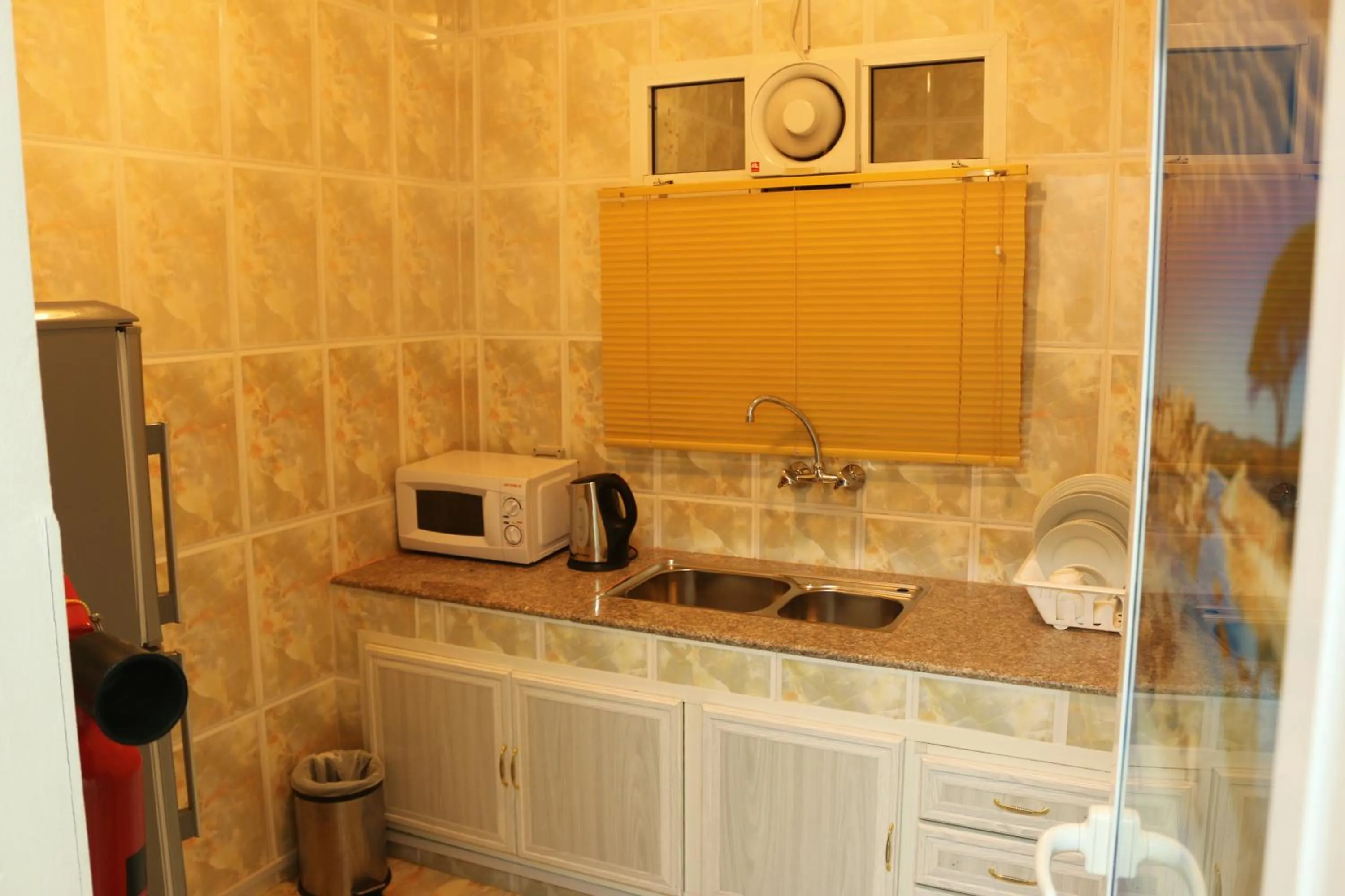 Kitchen or kitchenette in Al Karam Hotel Apartment