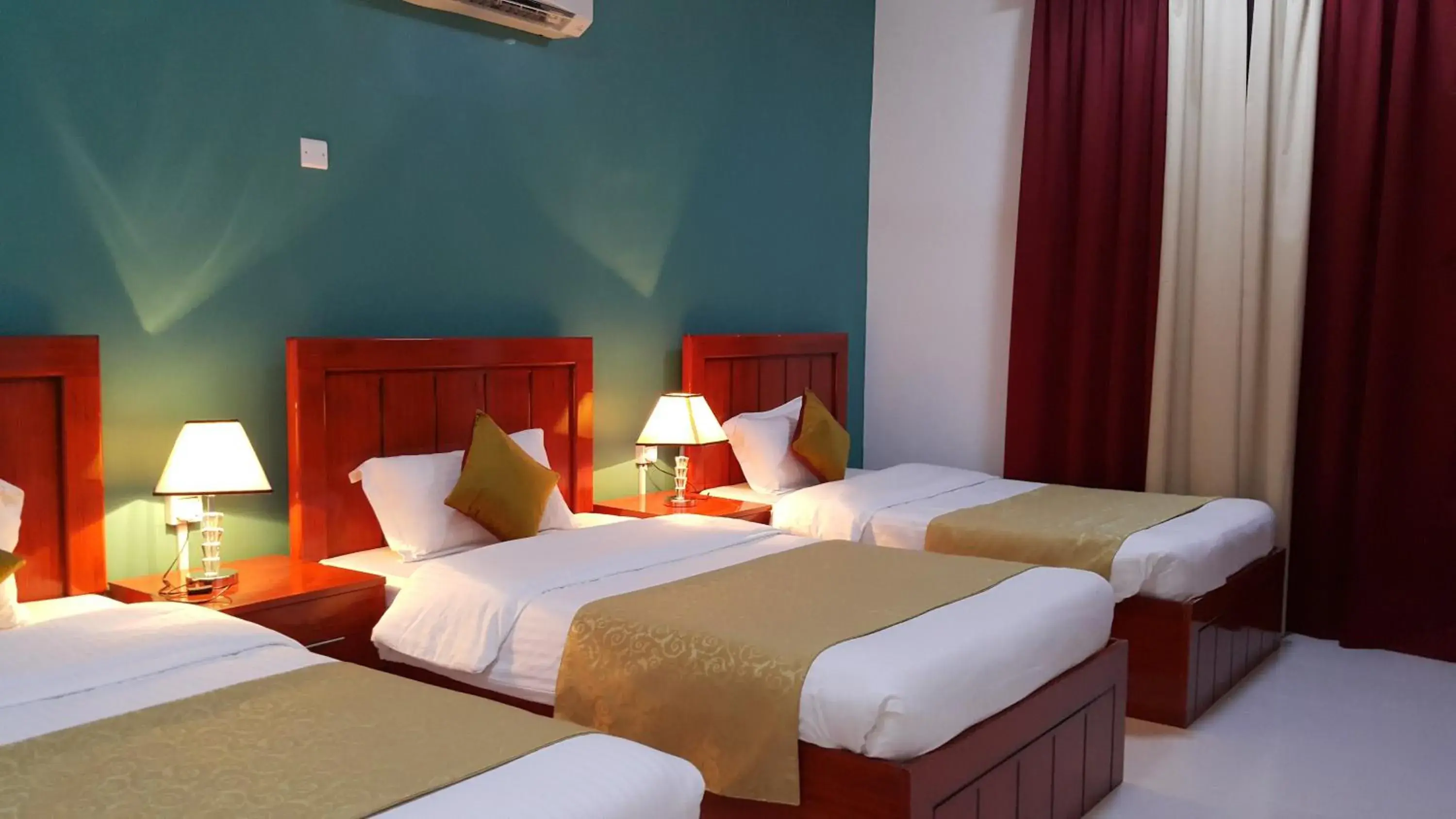 Triple Room in Al Karam Hotel Apartment Triple Room in Al Karam Hotel Apartment