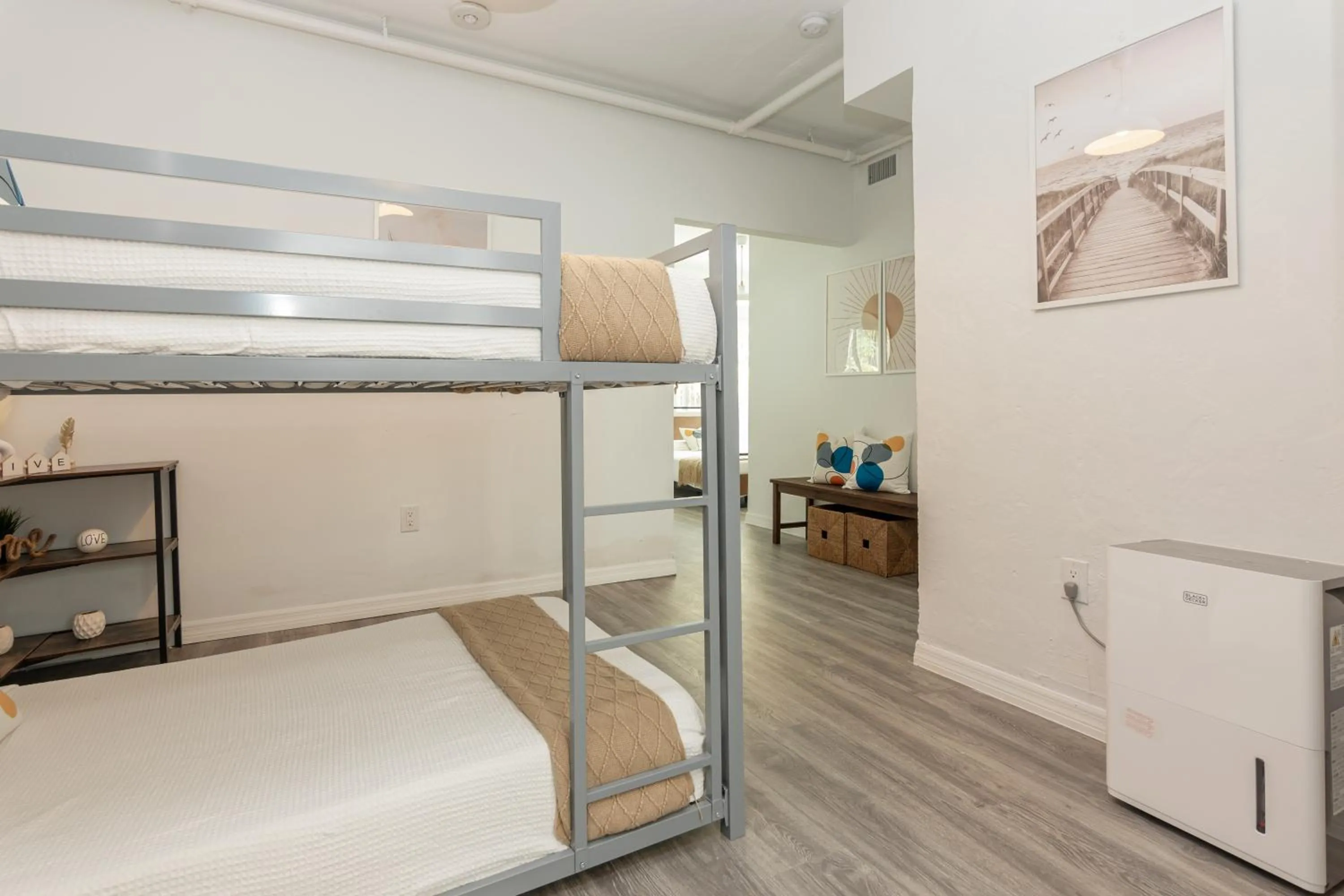 Bedroom, Bed in West Deco