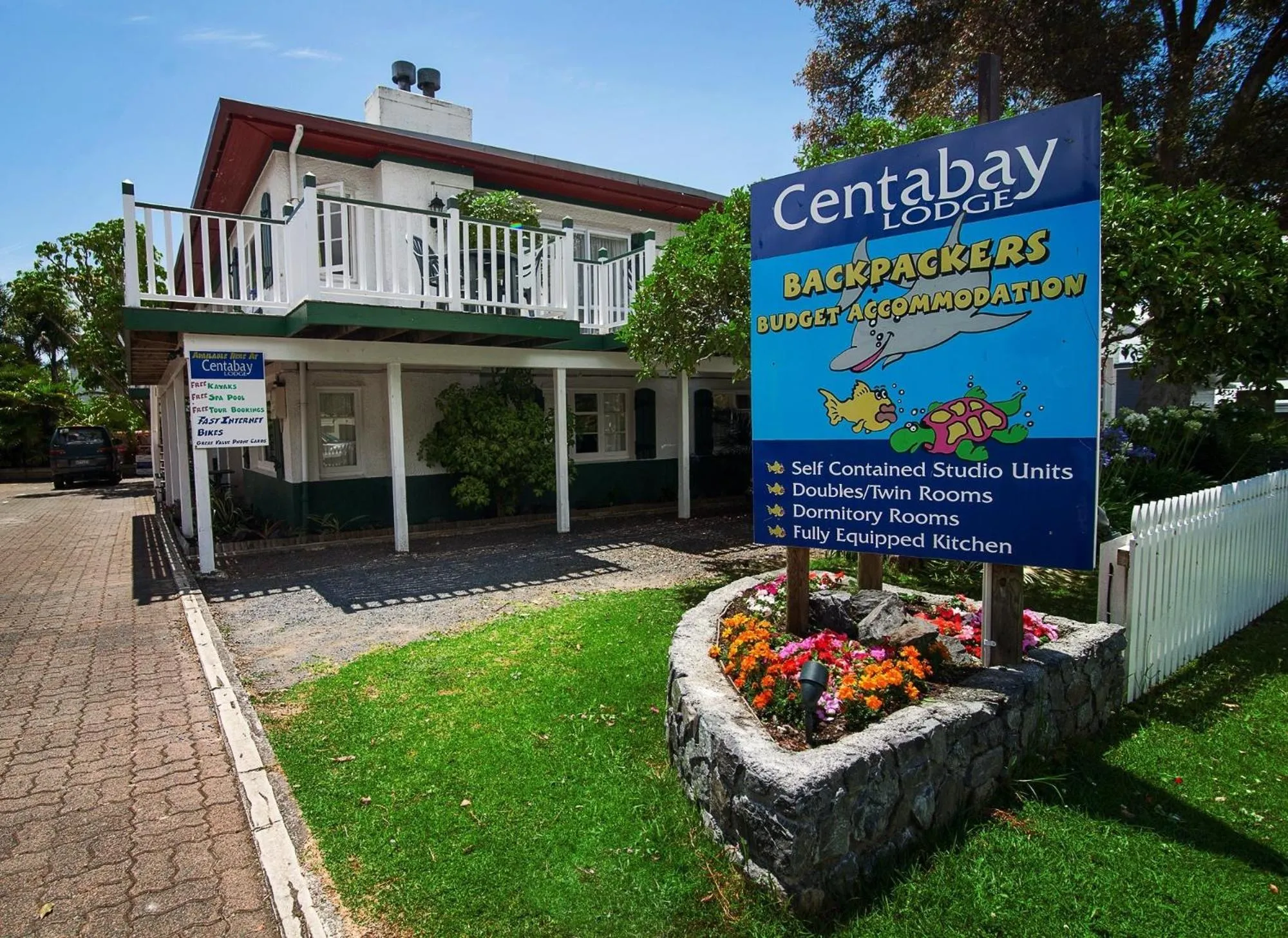 Property building in Centabay Lodge and Backpackers