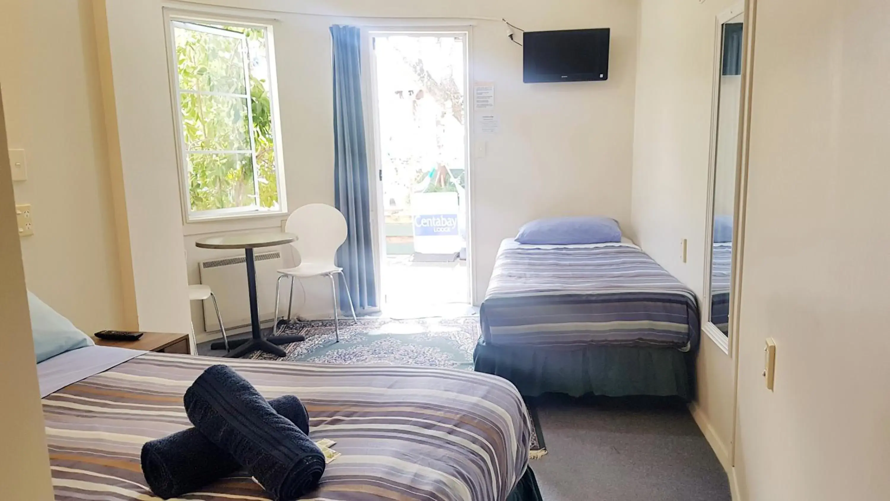 Double or Twin Room with En Suite in Centabay Lodge and Backpackers Double or Twin Room with En Suite in Centabay Lodge and Backpackers