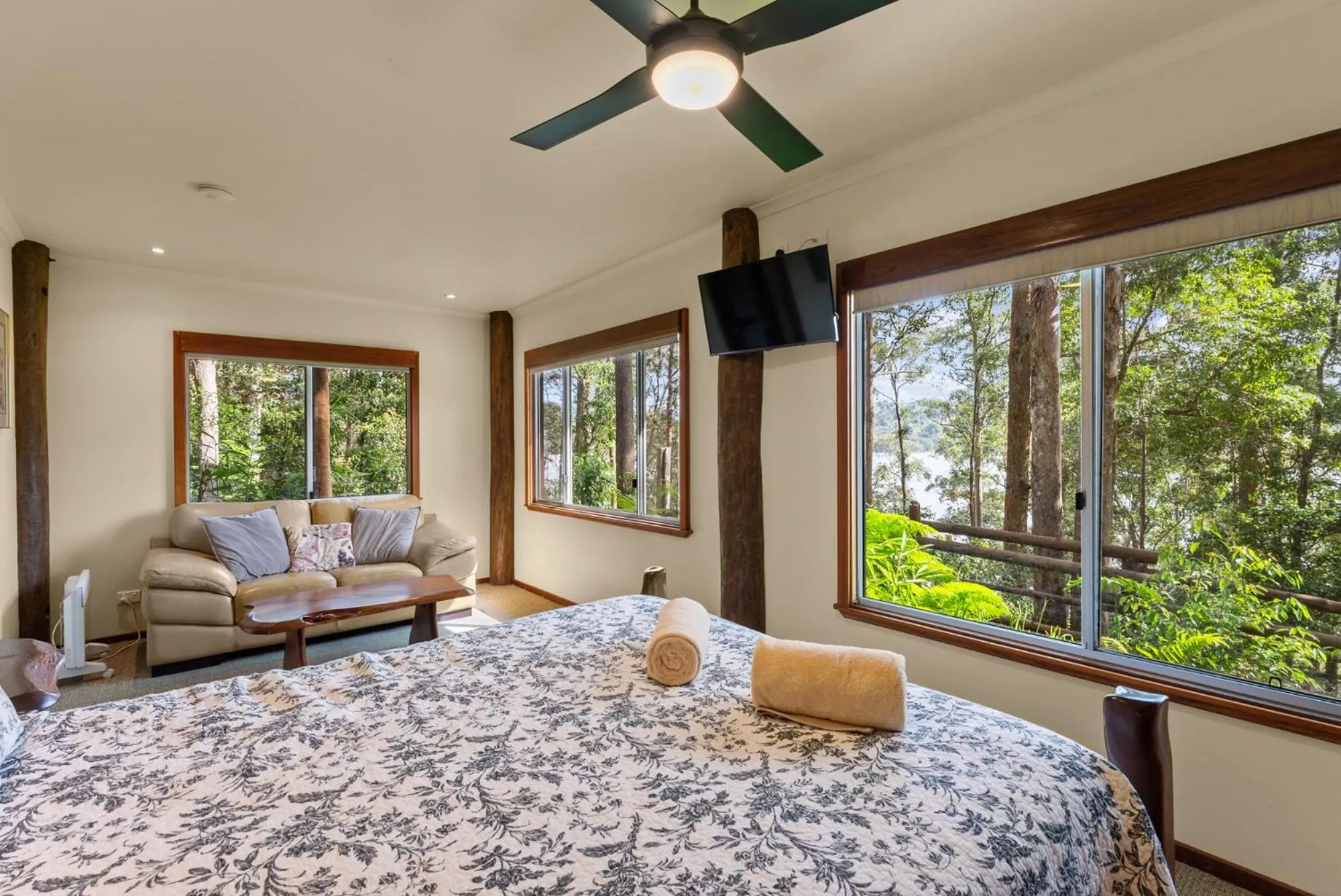 Bed in Secrets on the Lake