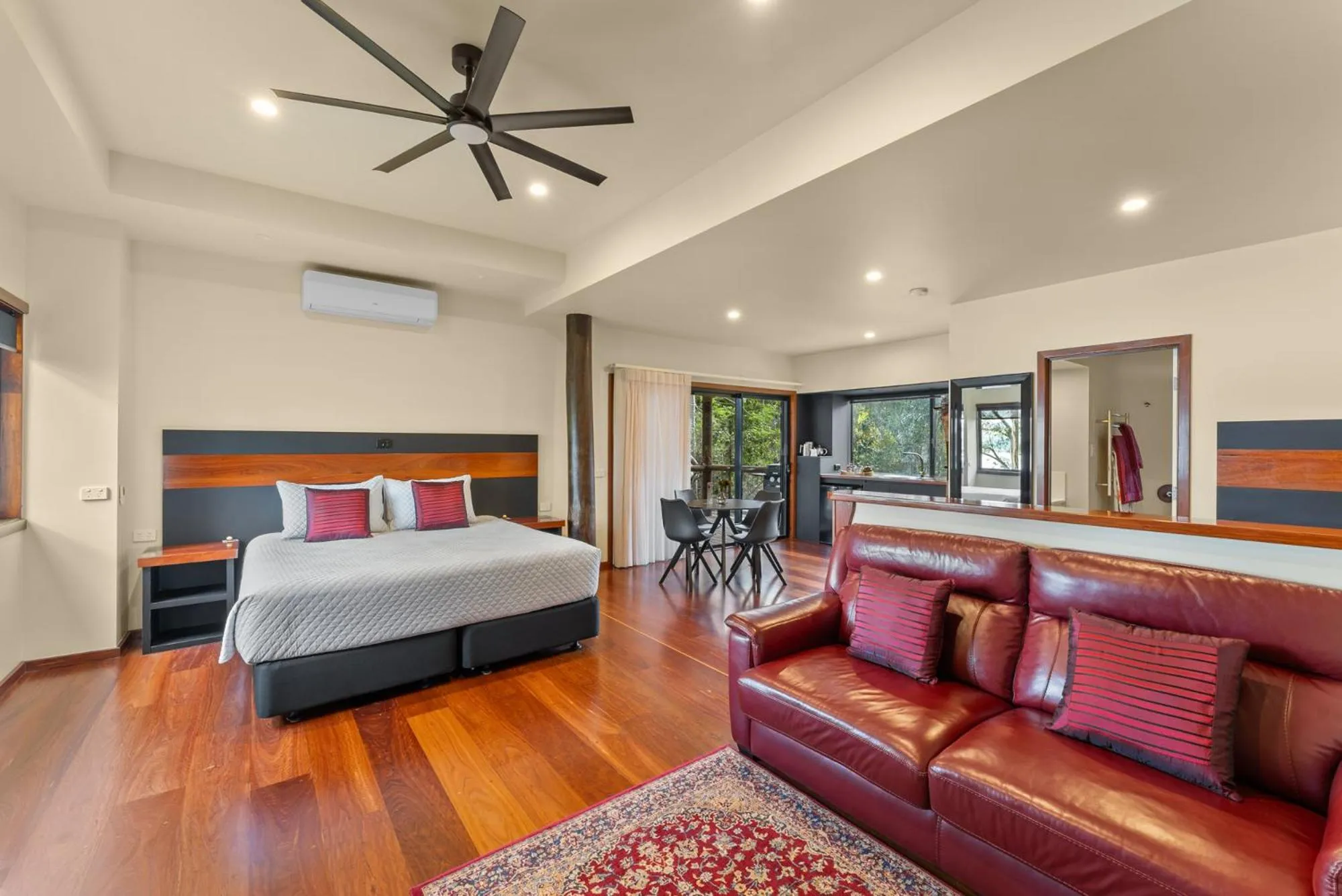 Bed in Secrets on the Lake