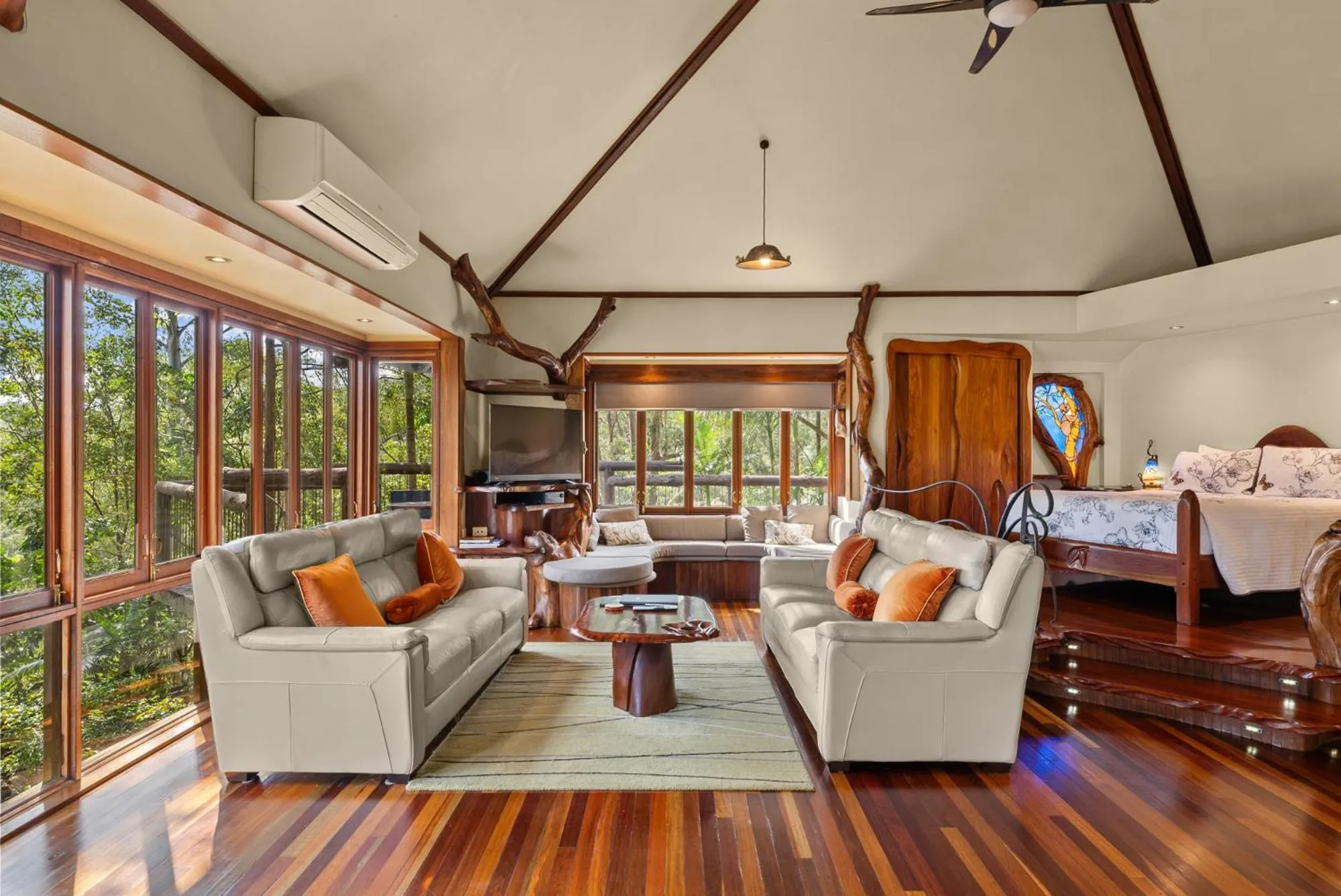 Bed in Secrets on the Lake