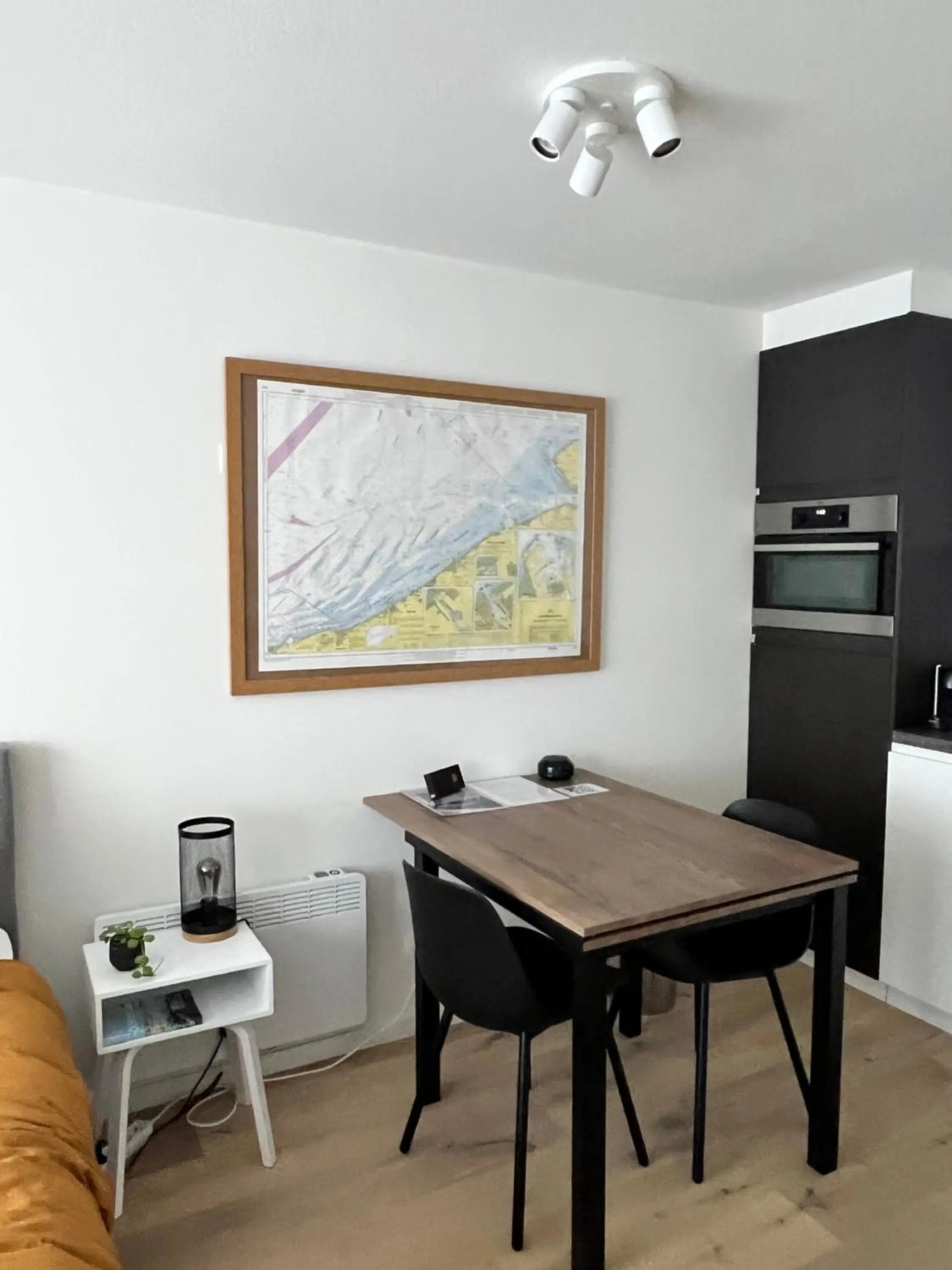 Kitchen or kitchenette in Cosy Studio Testerep , Newly Renovated