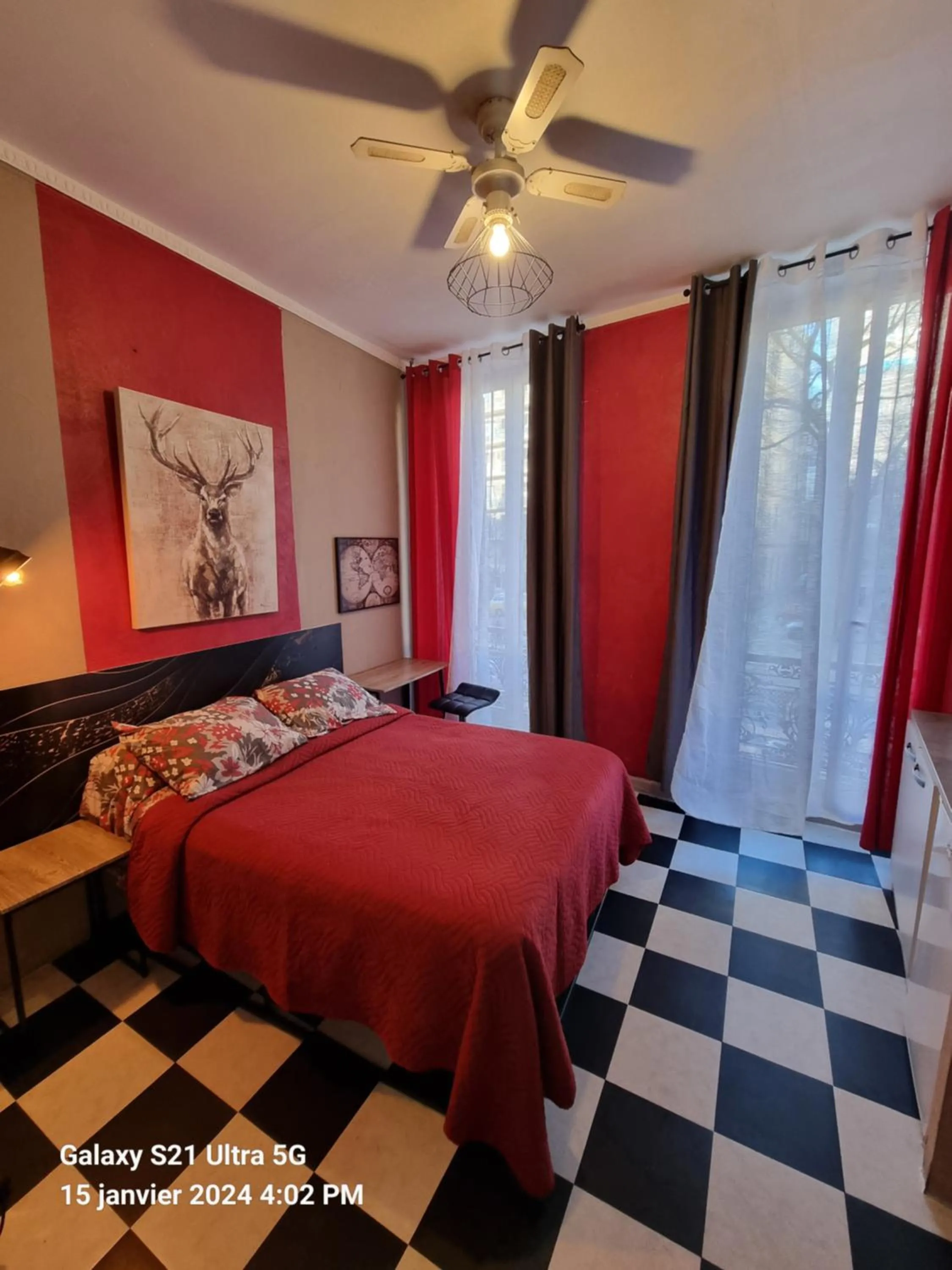 Bed in Hôtel des allées