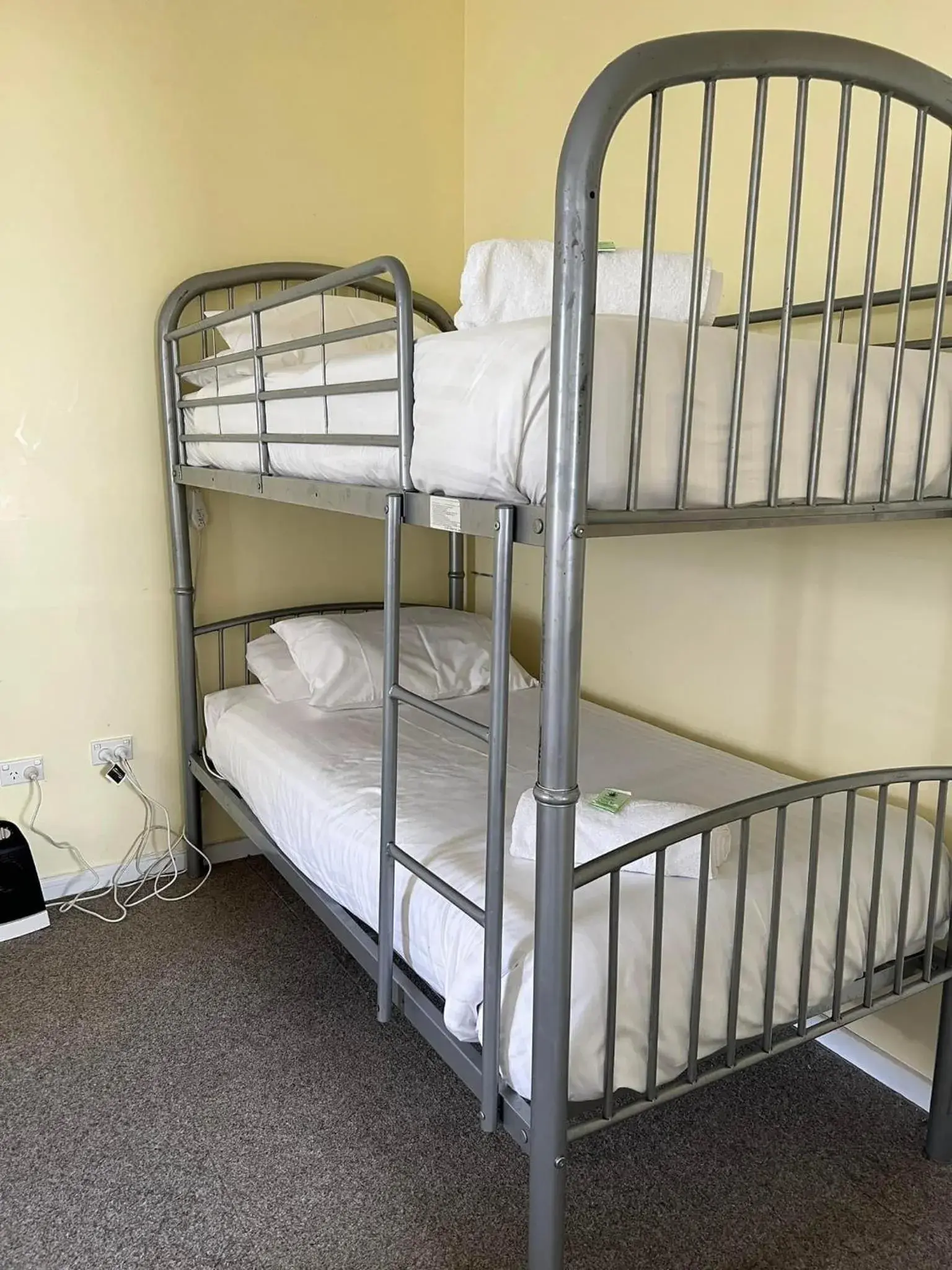 bunk bed, Bed in Mountain View Motel bunk bed, Bed in Mountain View Motel