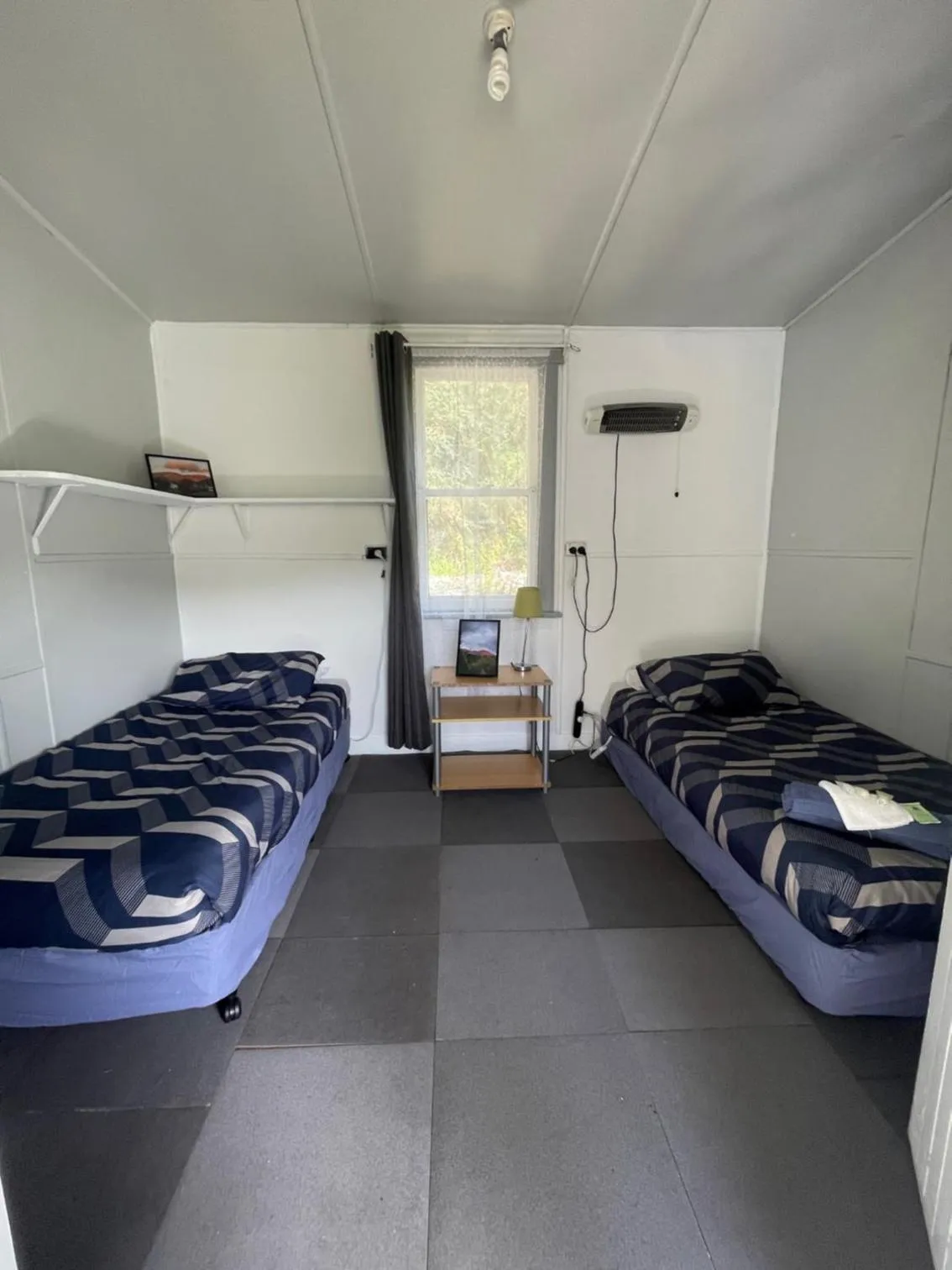 Bed in Mountain View Motel