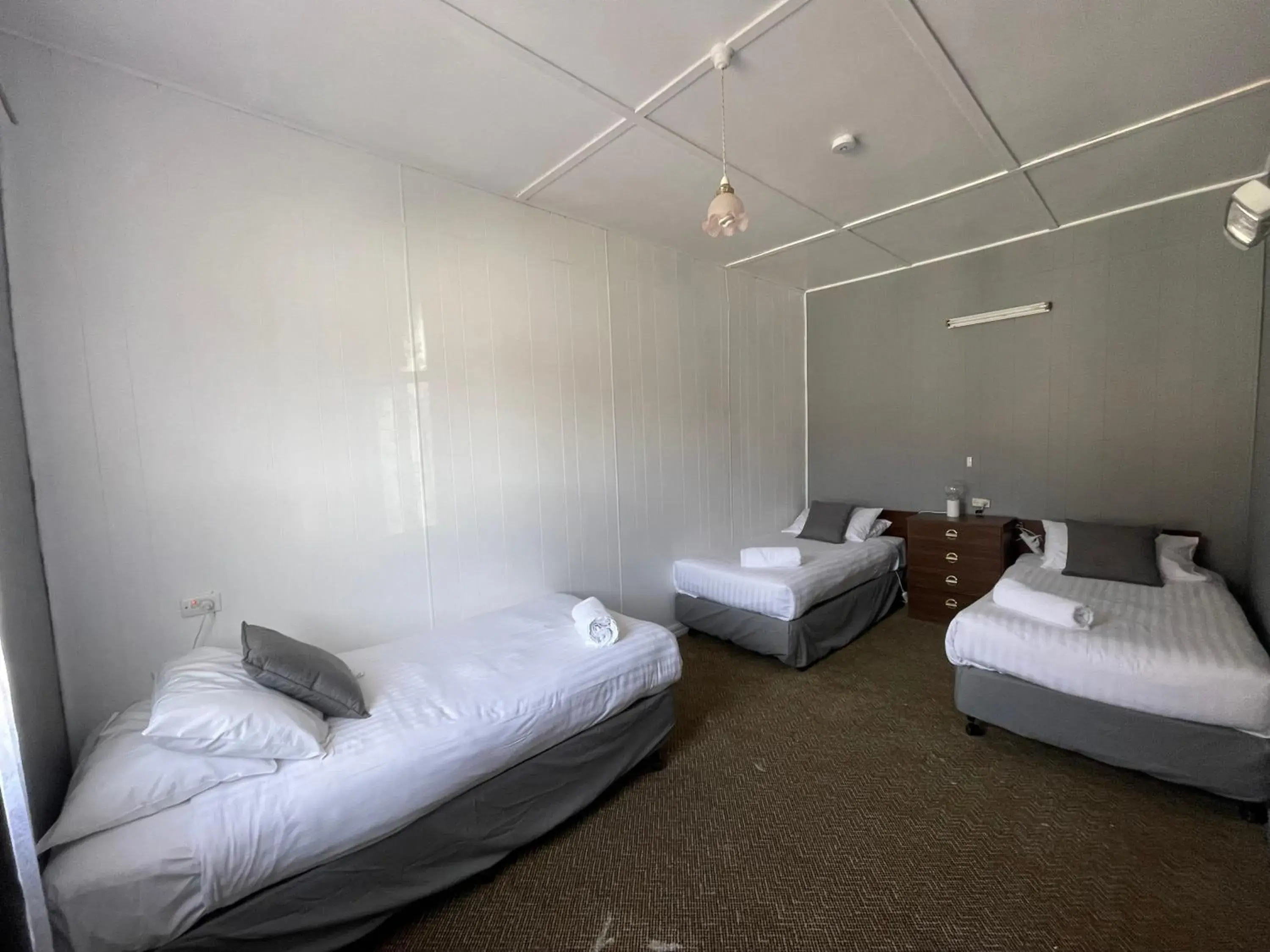 Bed in Mountain View Motel Bed in Mountain View Motel