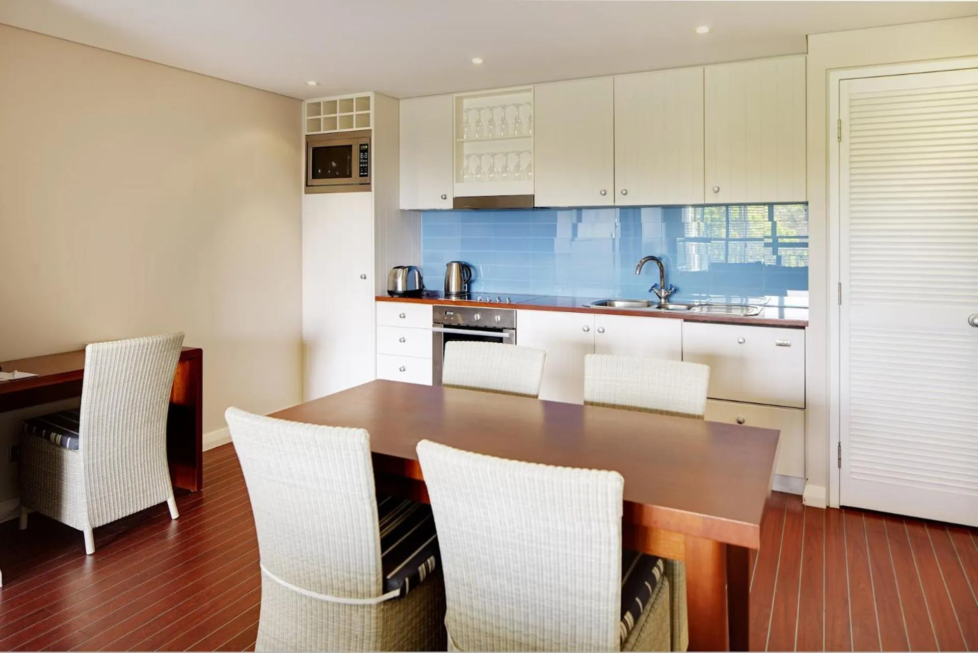 Kitchen or kitchenette in Caves House Hotel & Apartments Yallingup